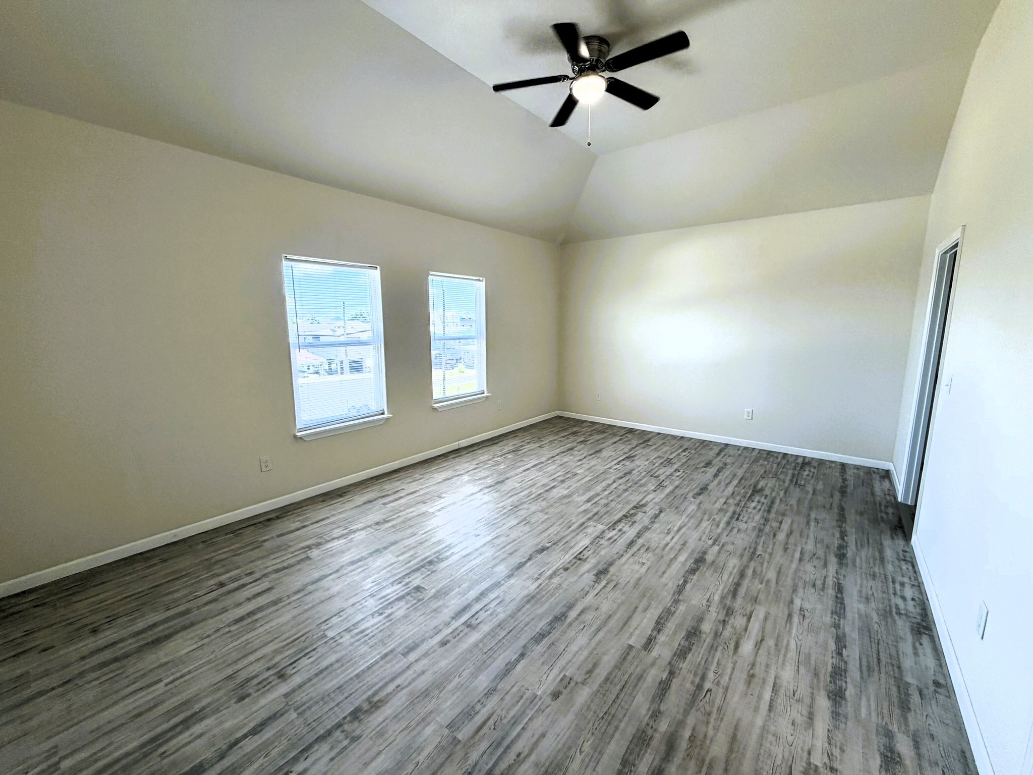 18 Edgewater Property Photo 24
