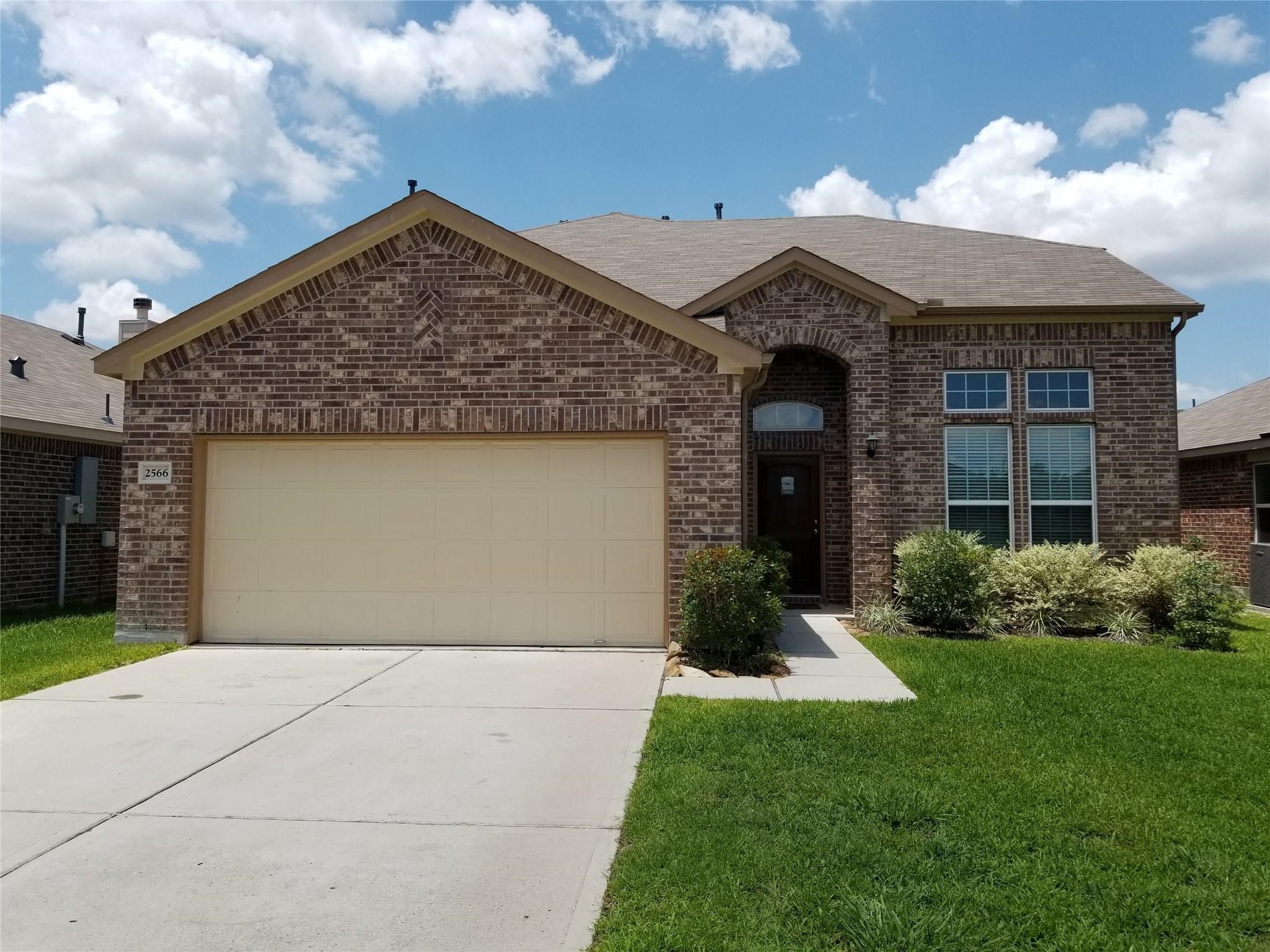 2566 Riverway Drive Property Photo 1