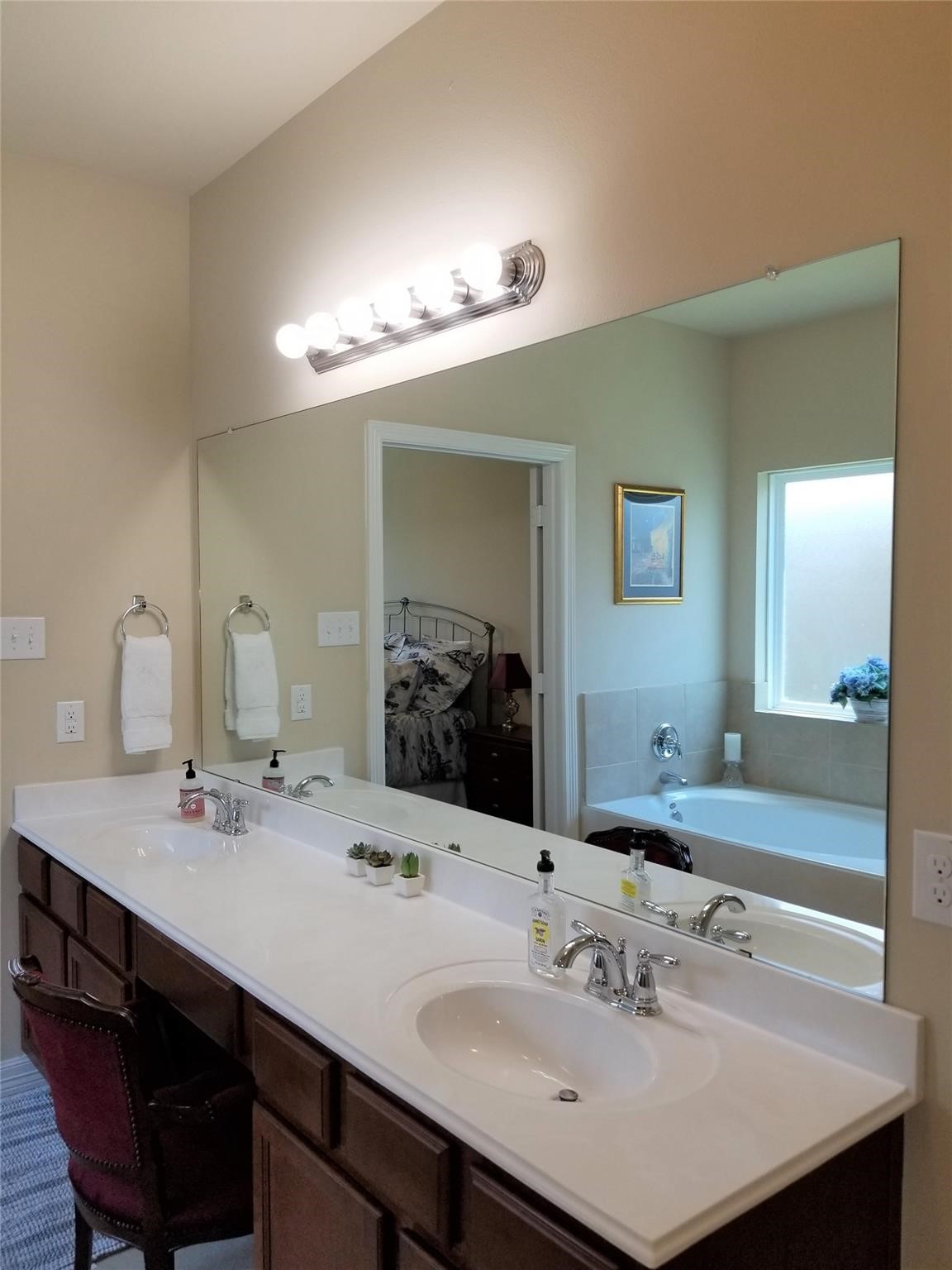 2566 Riverway Drive Property Photo 12