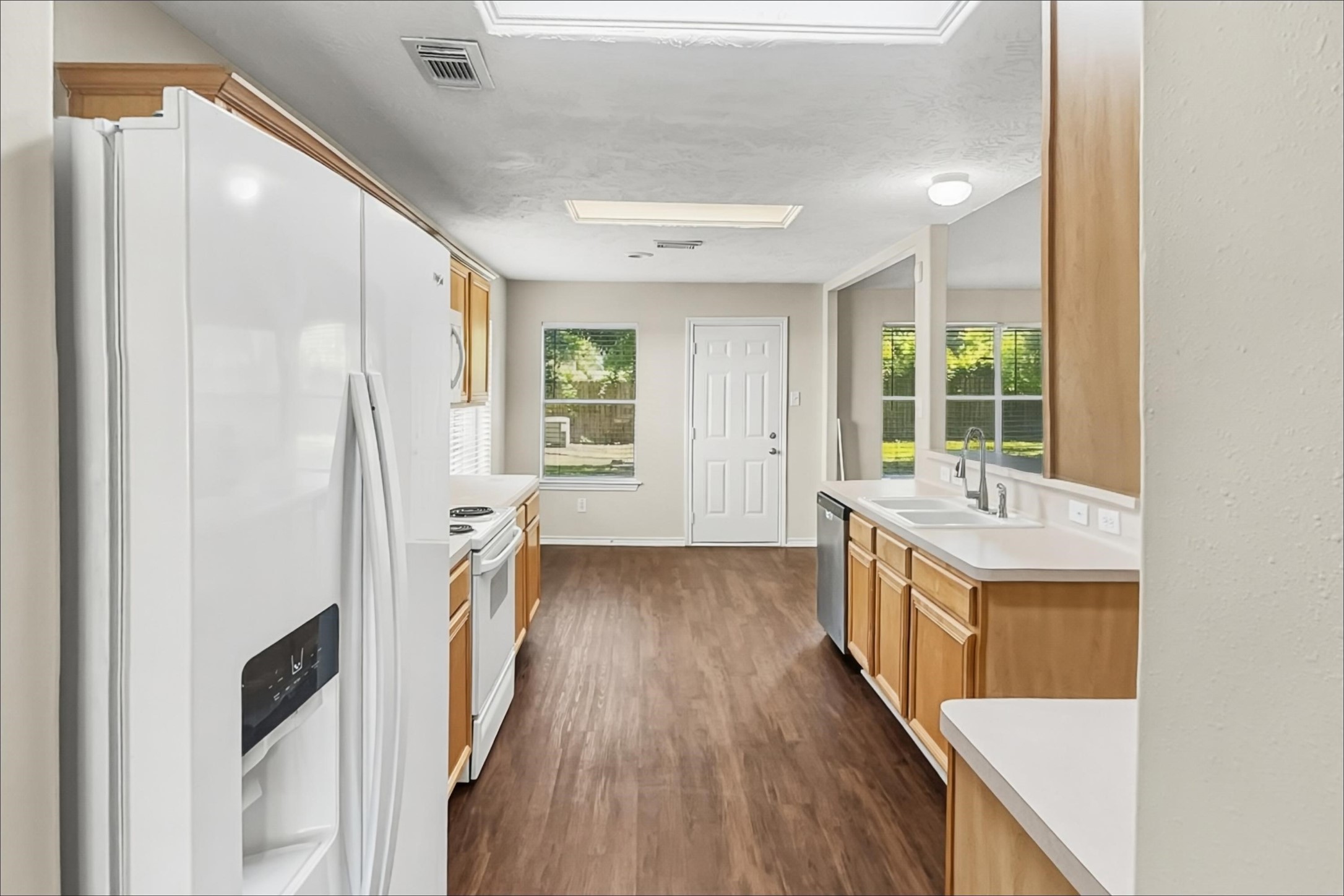 7015 Atasca Creek Drive Property Photo 3