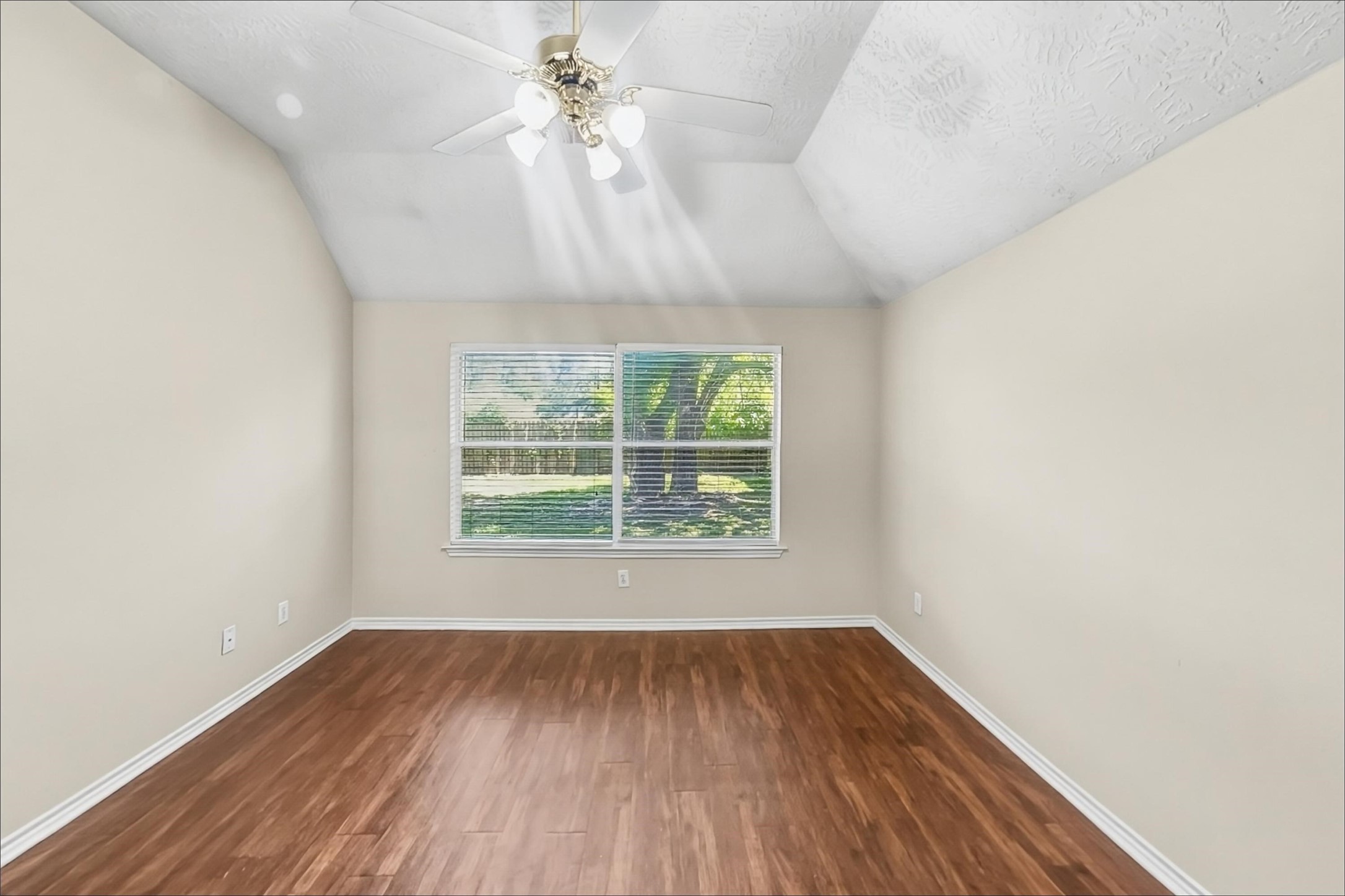 7015 Atasca Creek Drive Property Photo 8