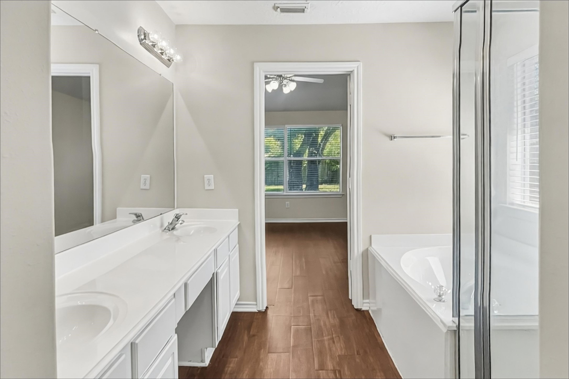 7015 Atasca Creek Drive Property Photo 10
