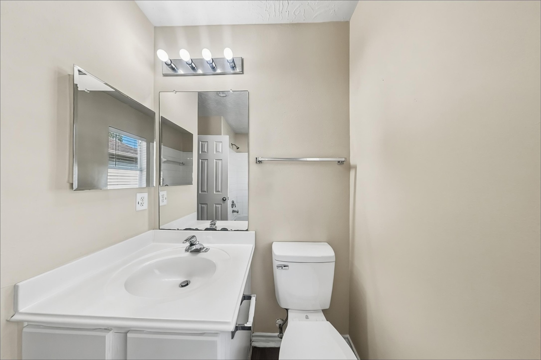 7015 Atasca Creek Drive Property Photo 13