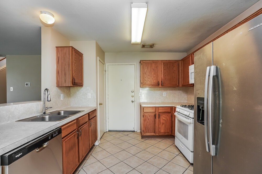 8710 High Mountain Drive Property Photo 9