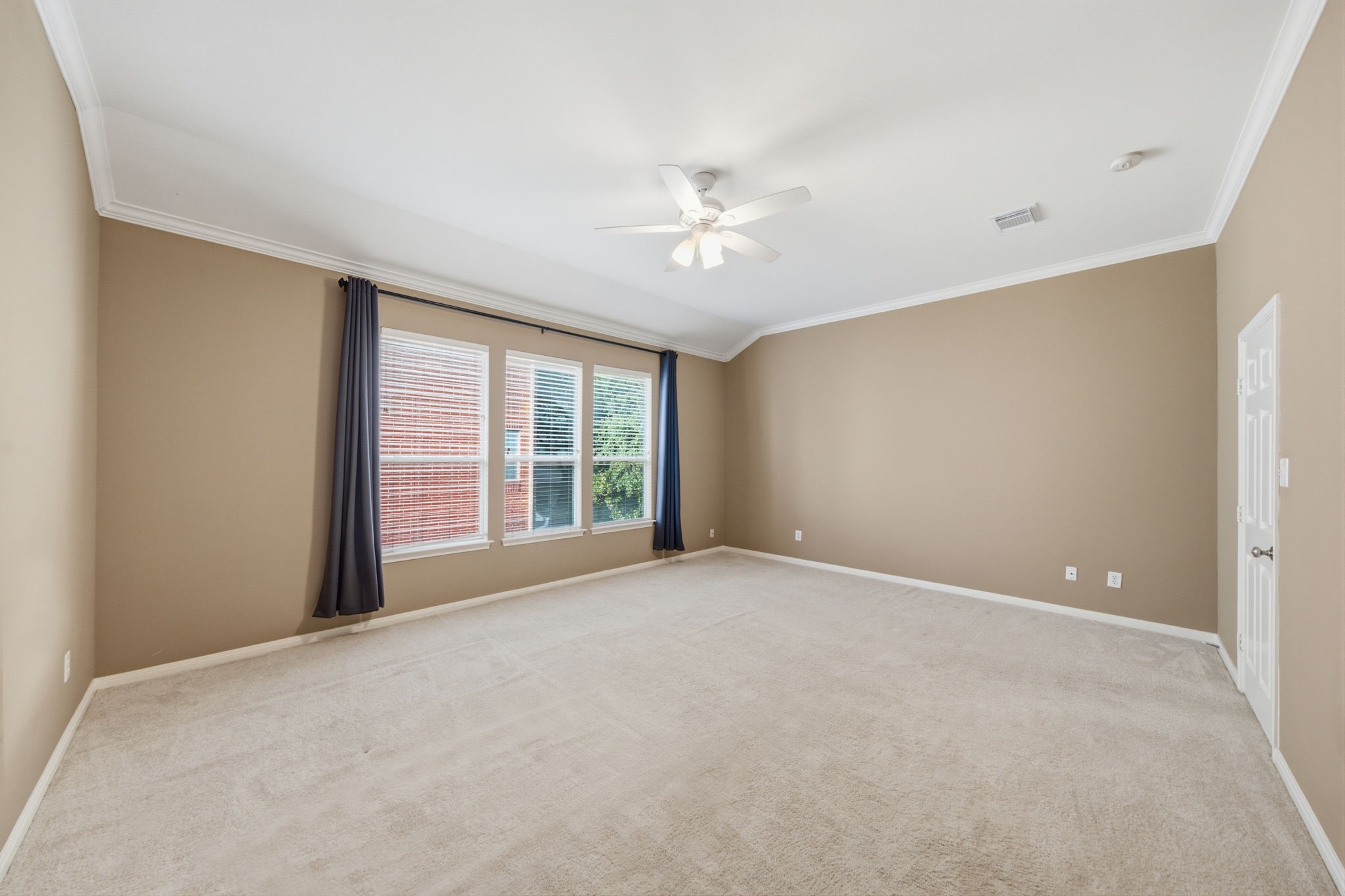 2110 Gillette Street Property Photo 4