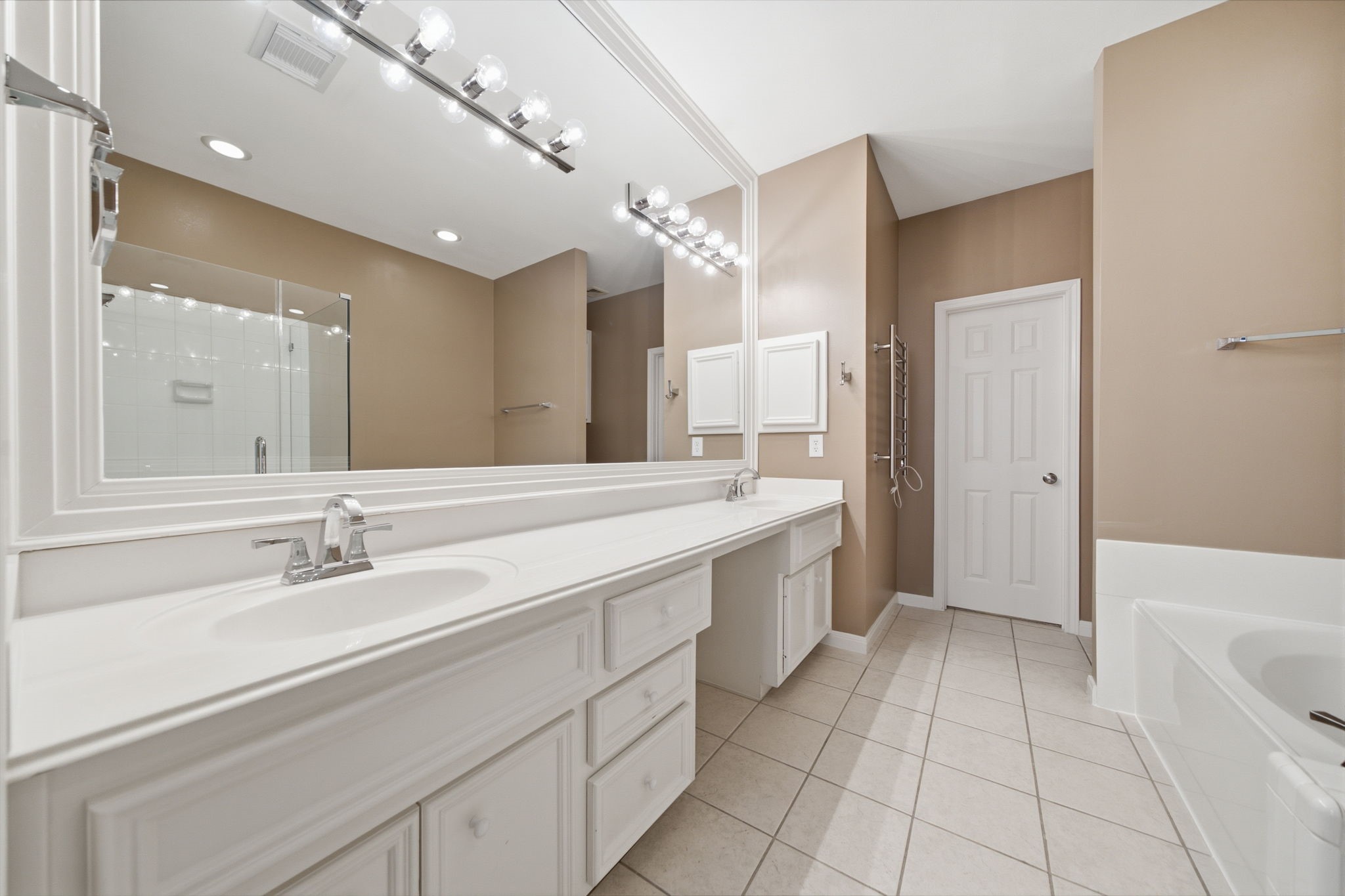 2110 Gillette Street Property Photo 5