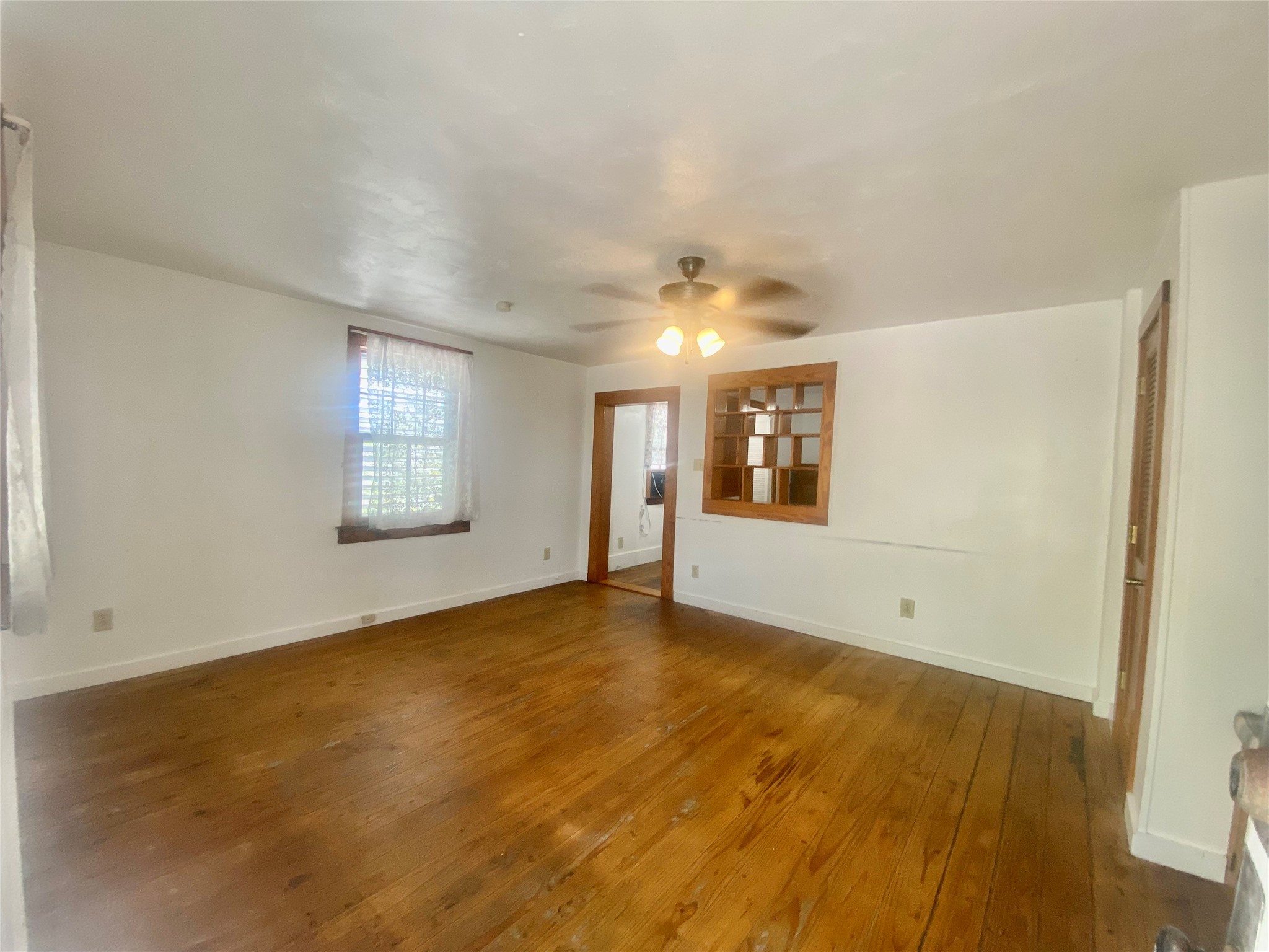 5618 Avenue L Up Property Photo 5
