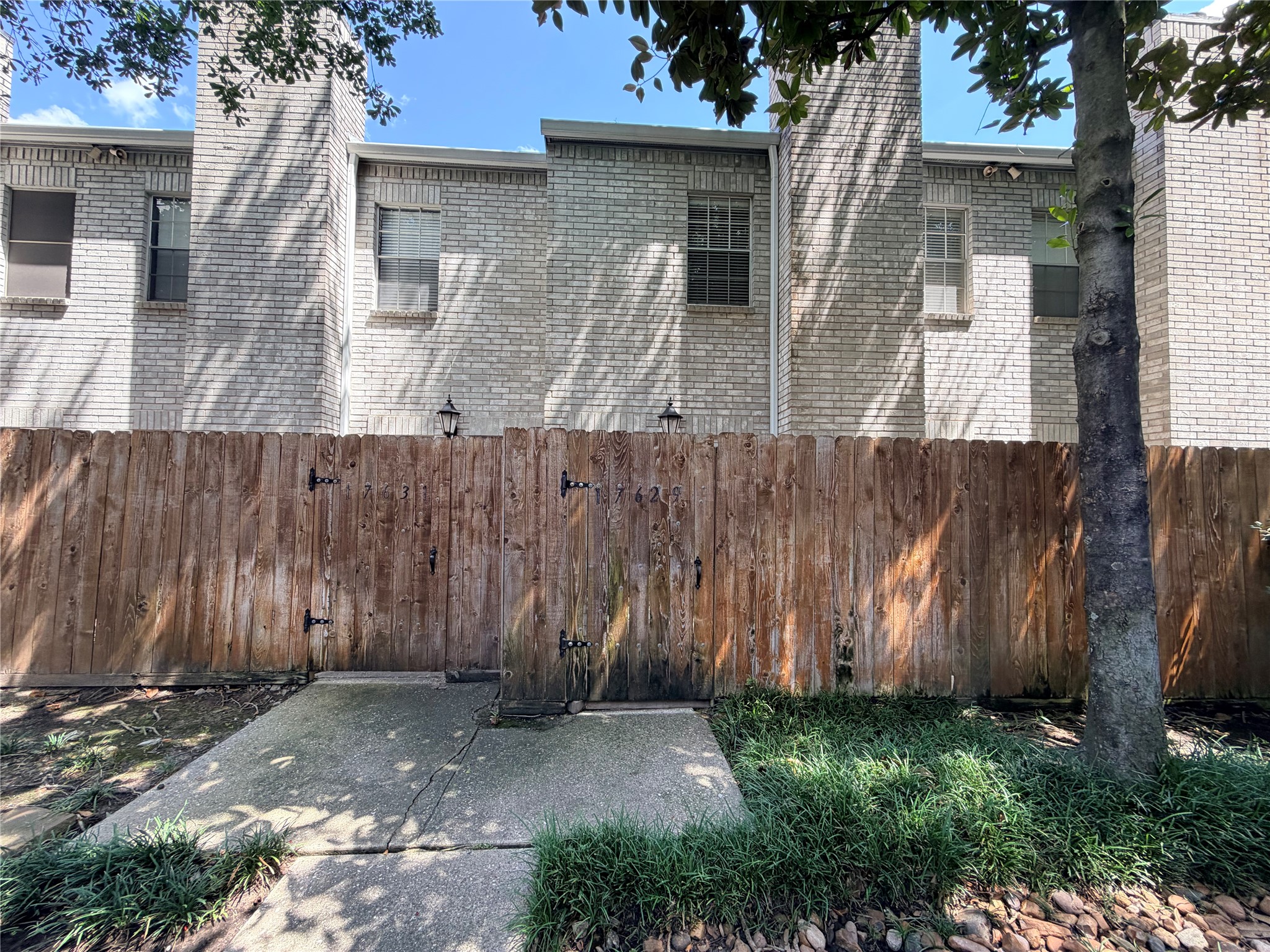17629 Red Oak Drive 7629 Property Photo 2
