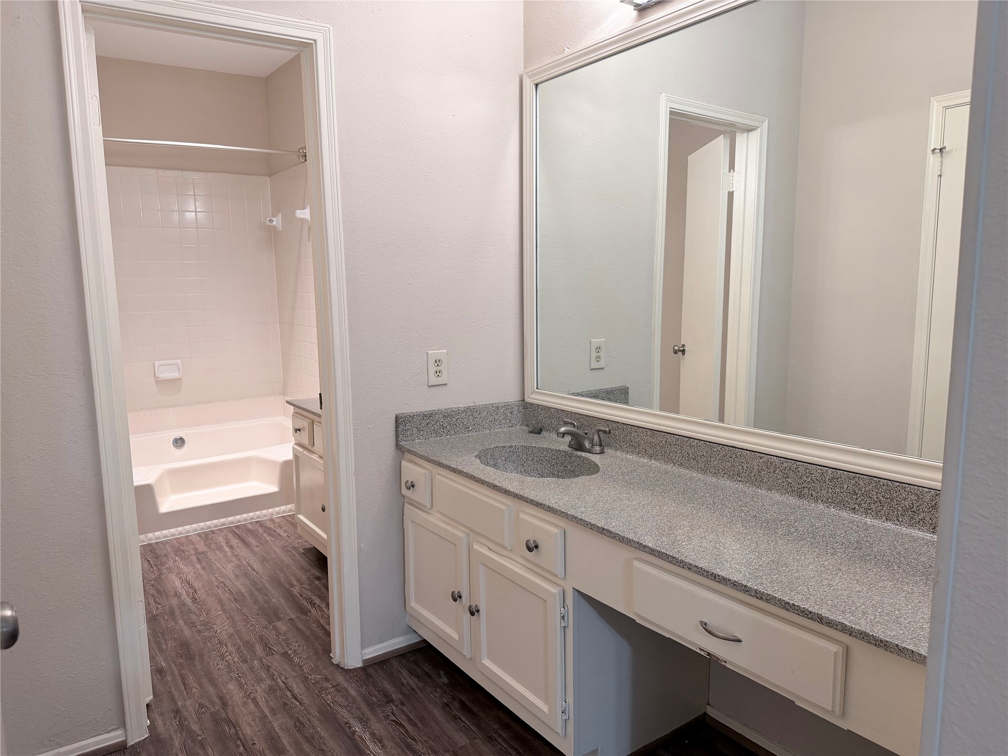 17629 Red Oak Drive 7629 Property Photo 9