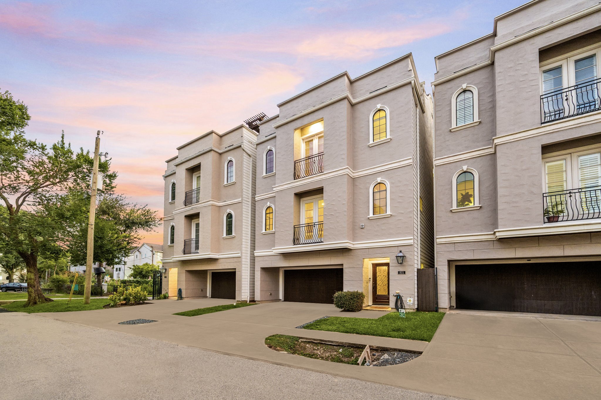 821 Lester Street Property Photo 2