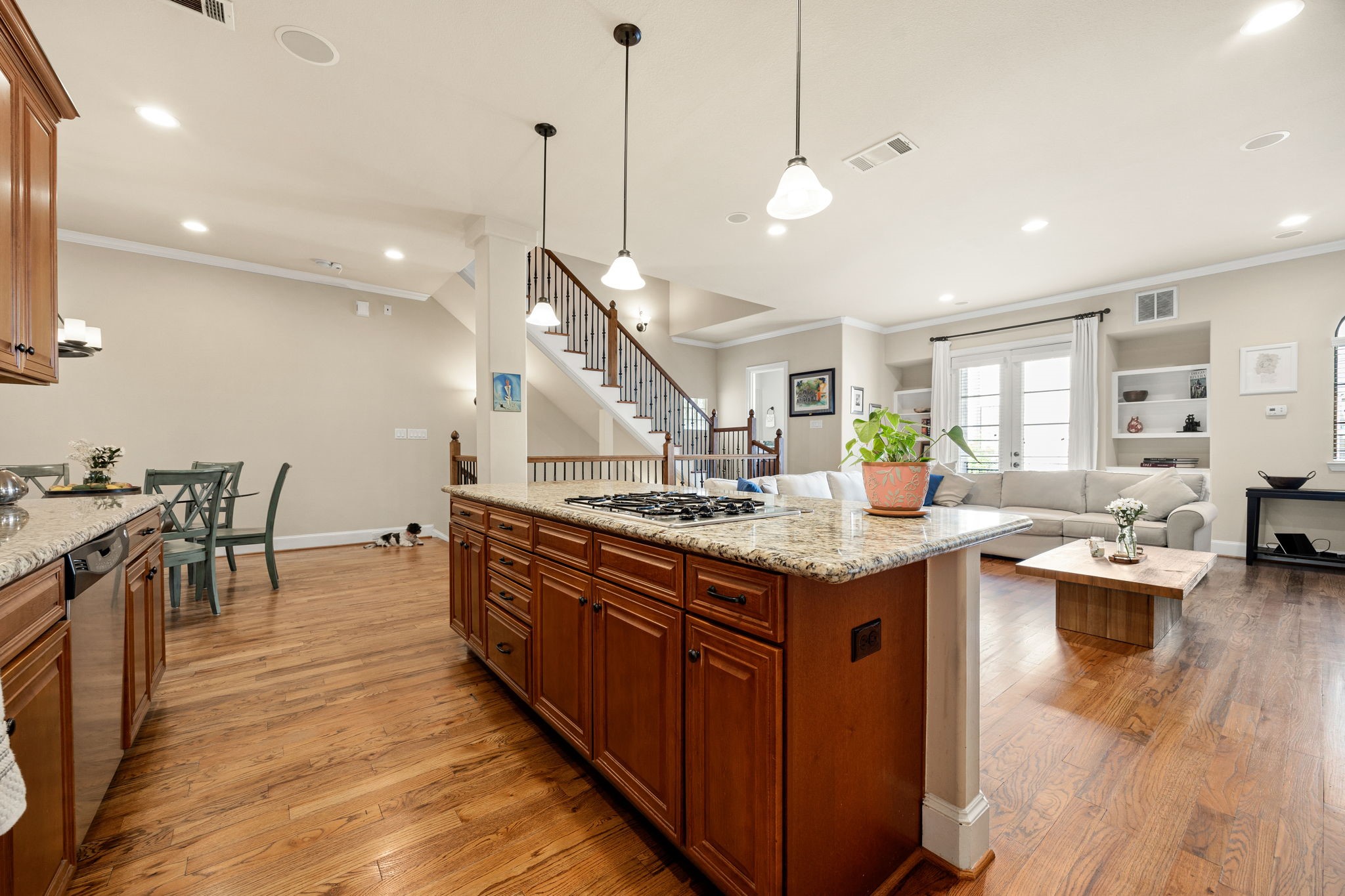 821 Lester Street Property Photo 8