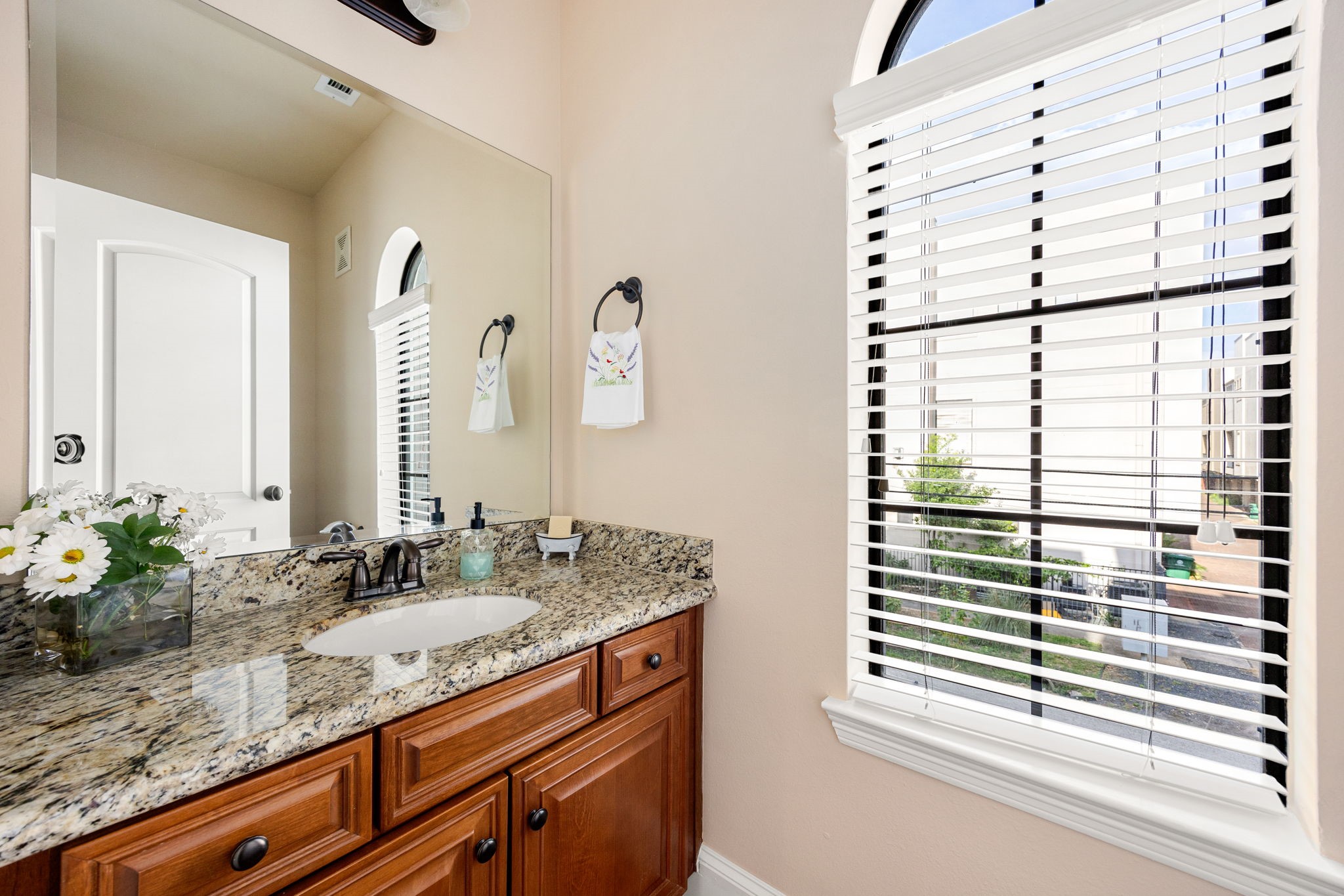 821 Lester Street Property Photo 14