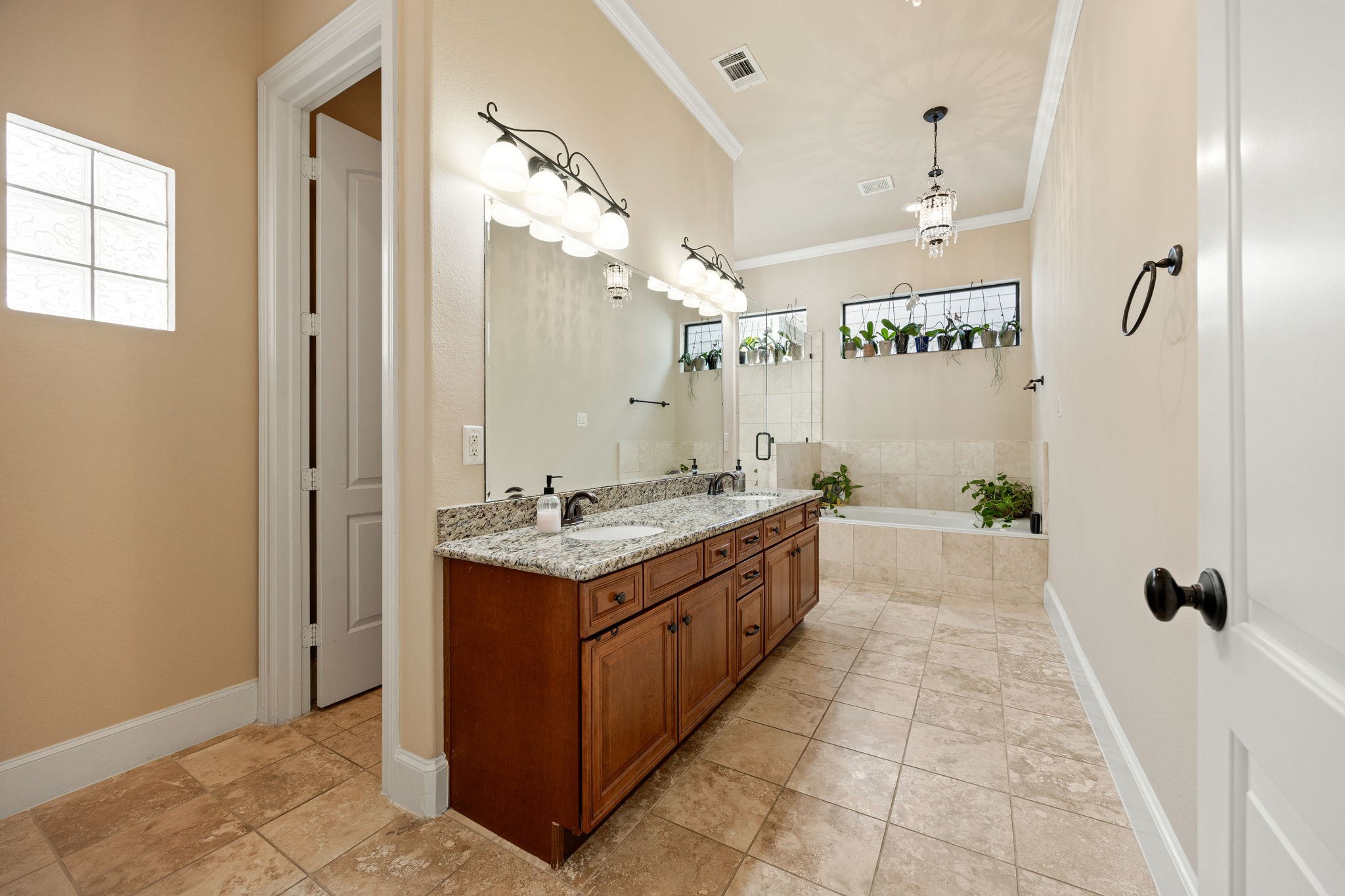 821 Lester Street Property Photo 19