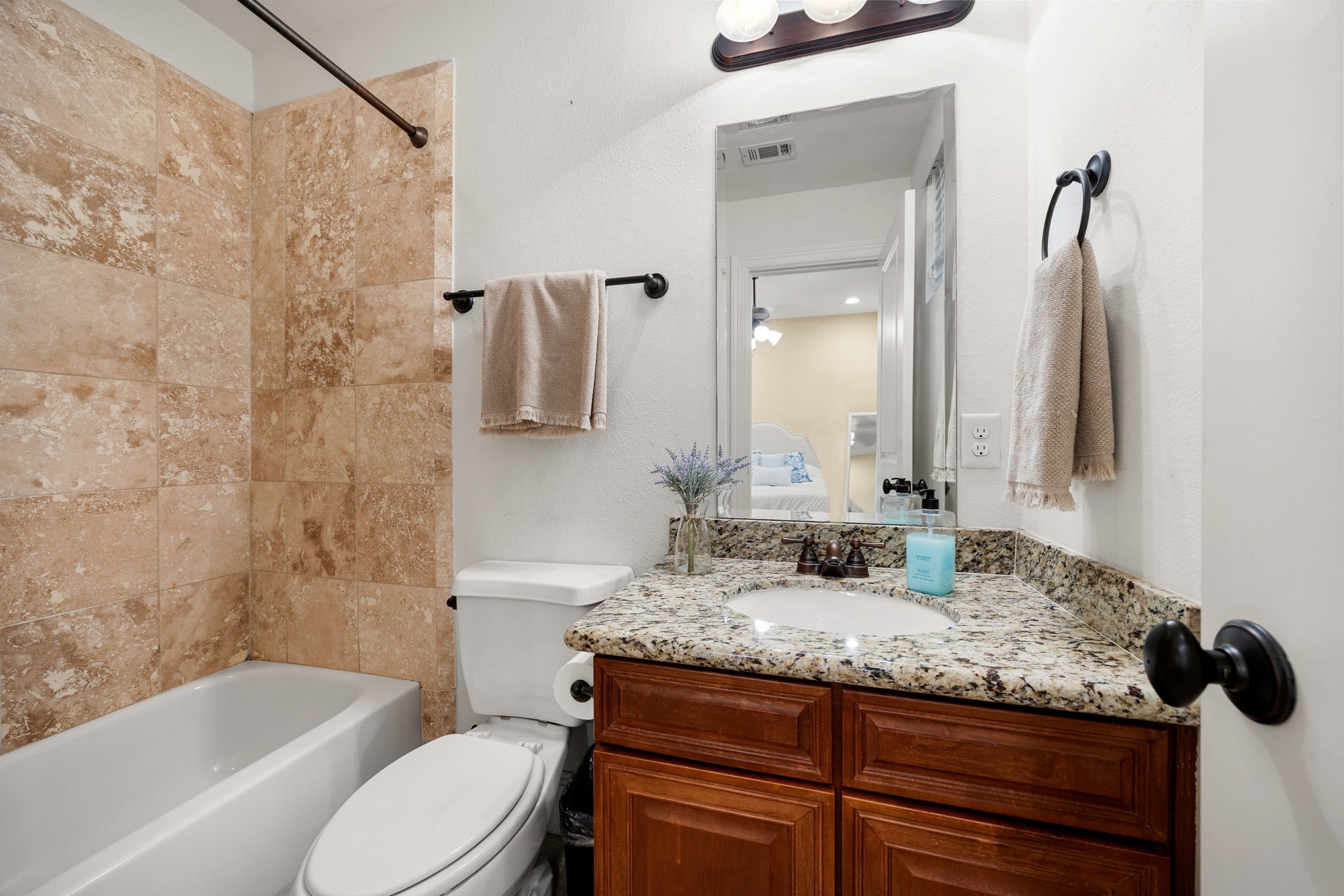 821 Lester Street Property Photo 22