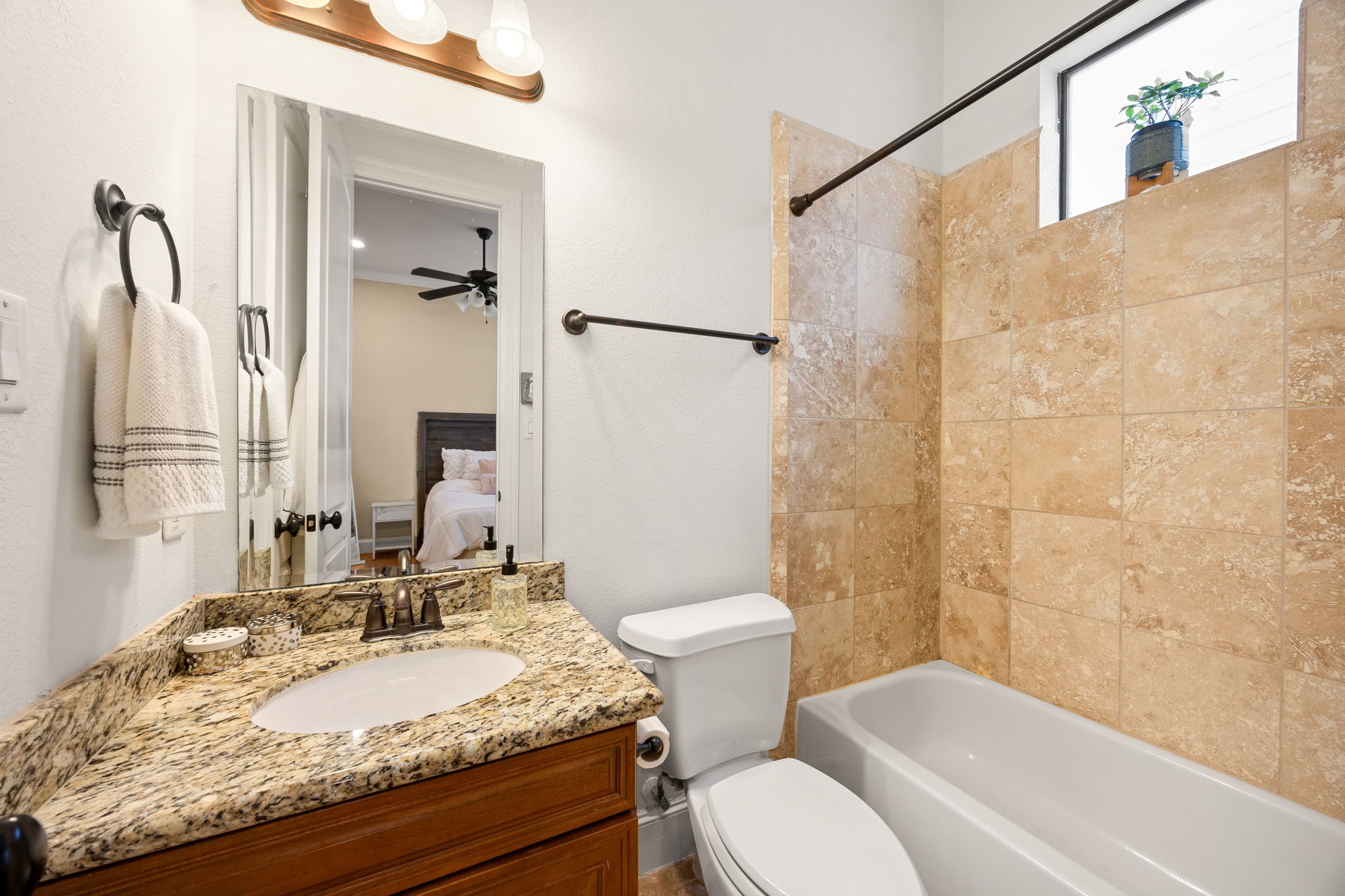 821 Lester Street Property Photo 24