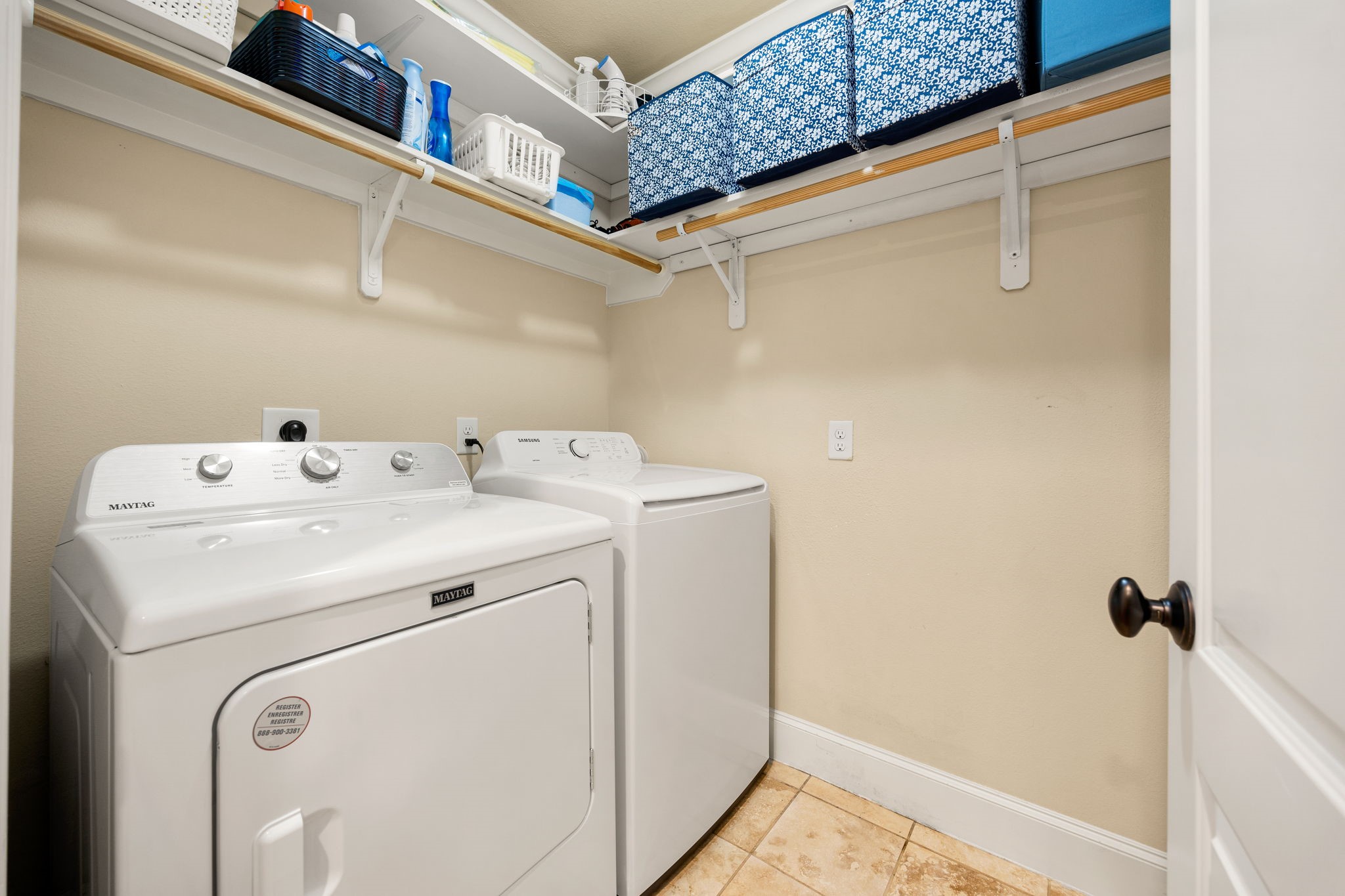 821 Lester Street Property Photo 27