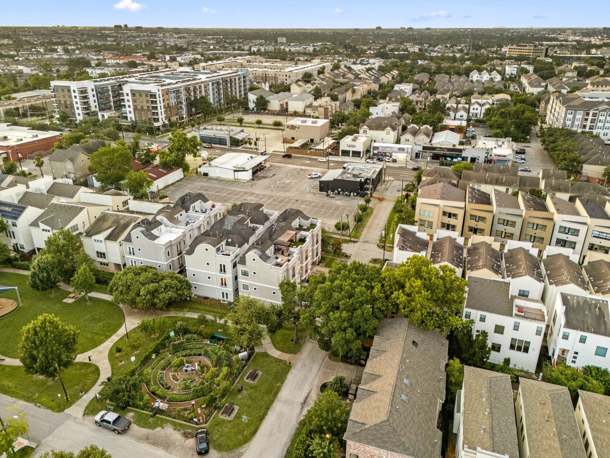 821 Lester Street Property Photo 31