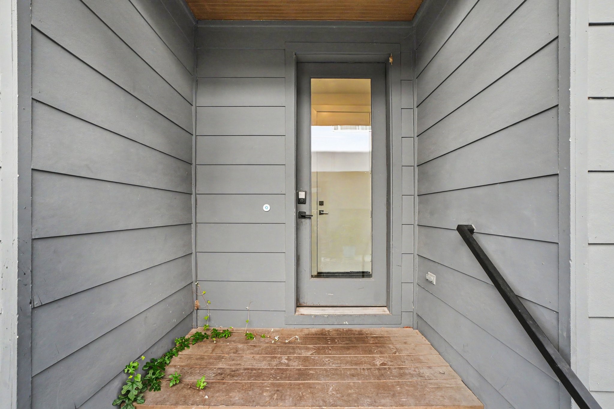 910 W 19th Street B Property Photo 2