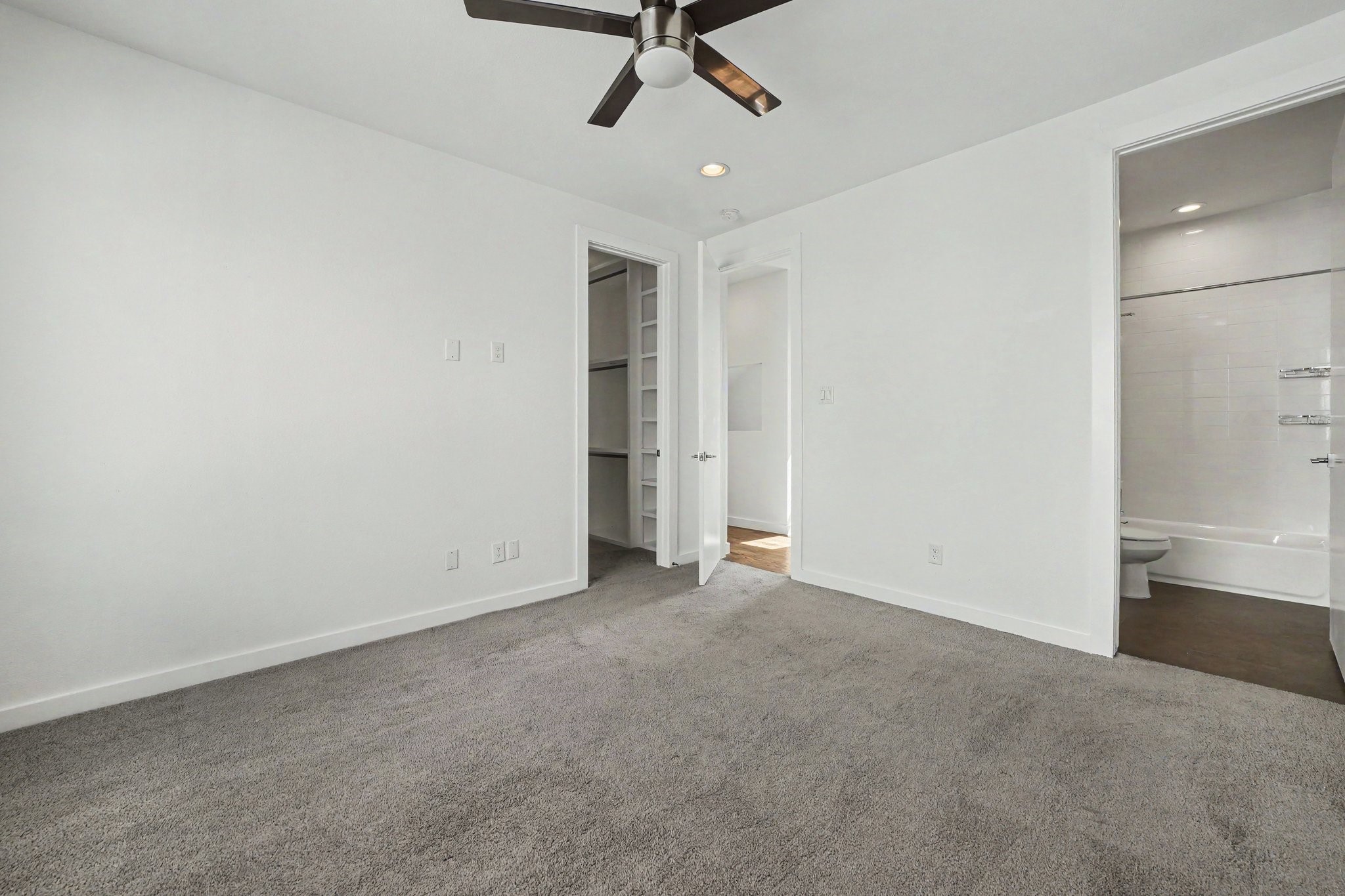 910 W 19th Street B Property Photo 4