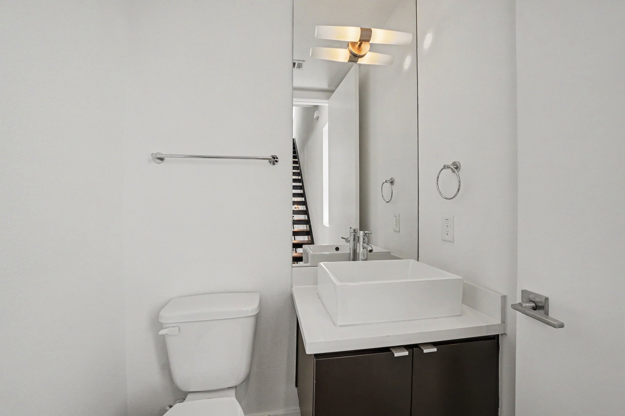910 W 19th Street B Property Photo 13