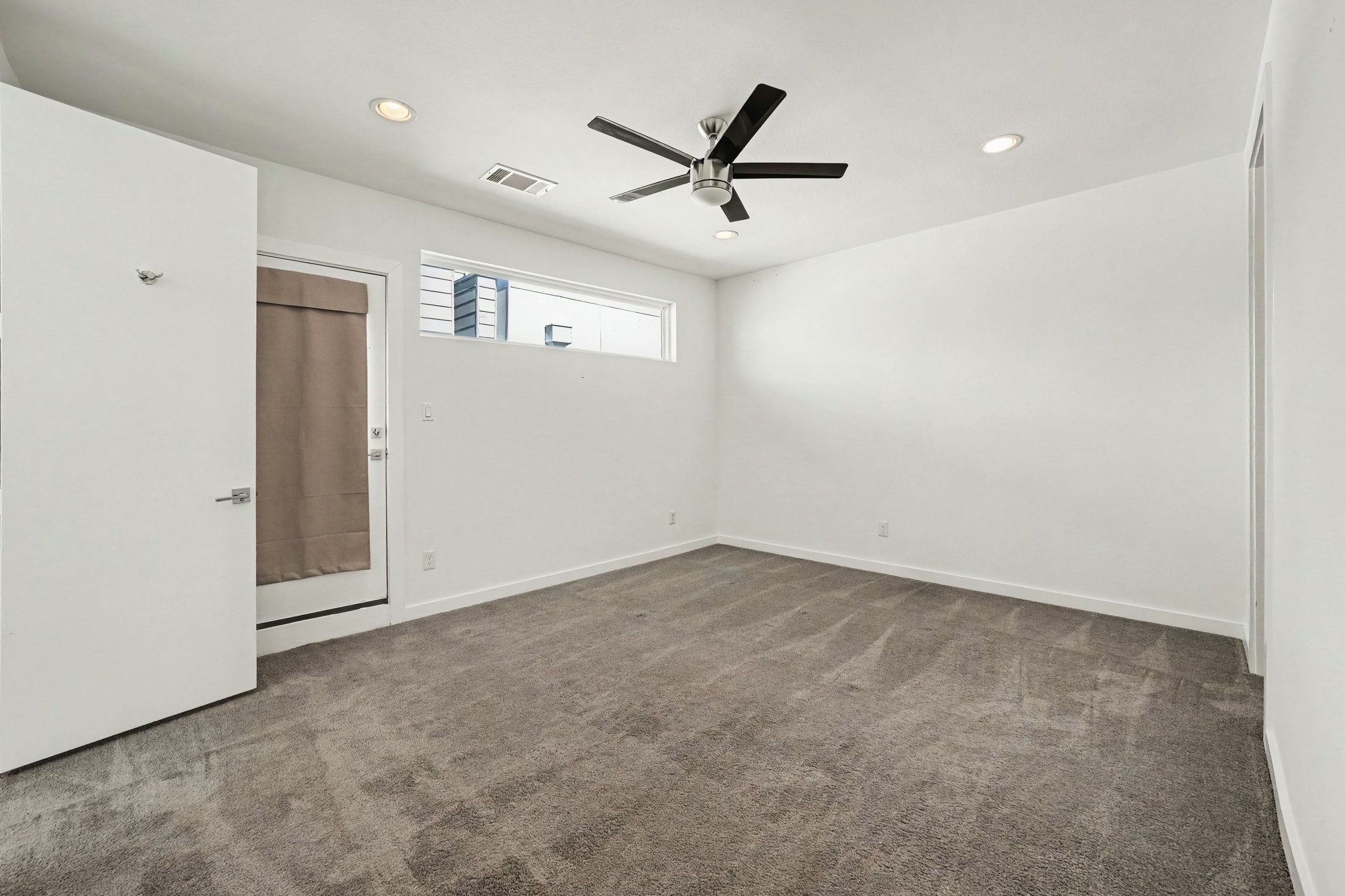 910 W 19th Street B Property Photo 16