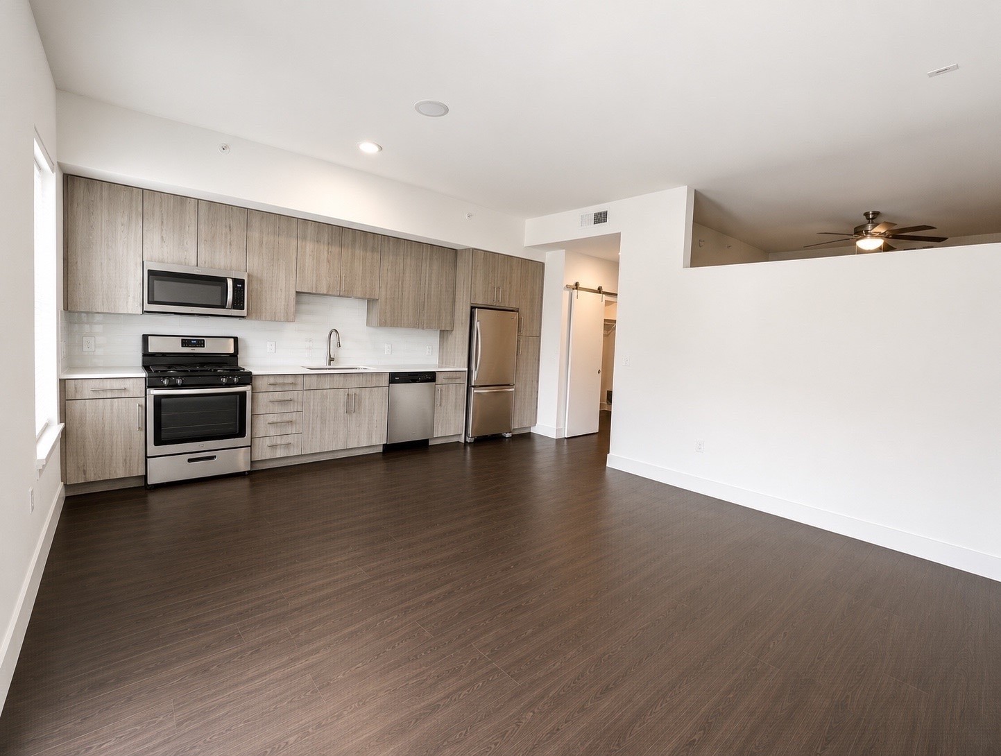 3120 Smith Street 527 Property Photo 2