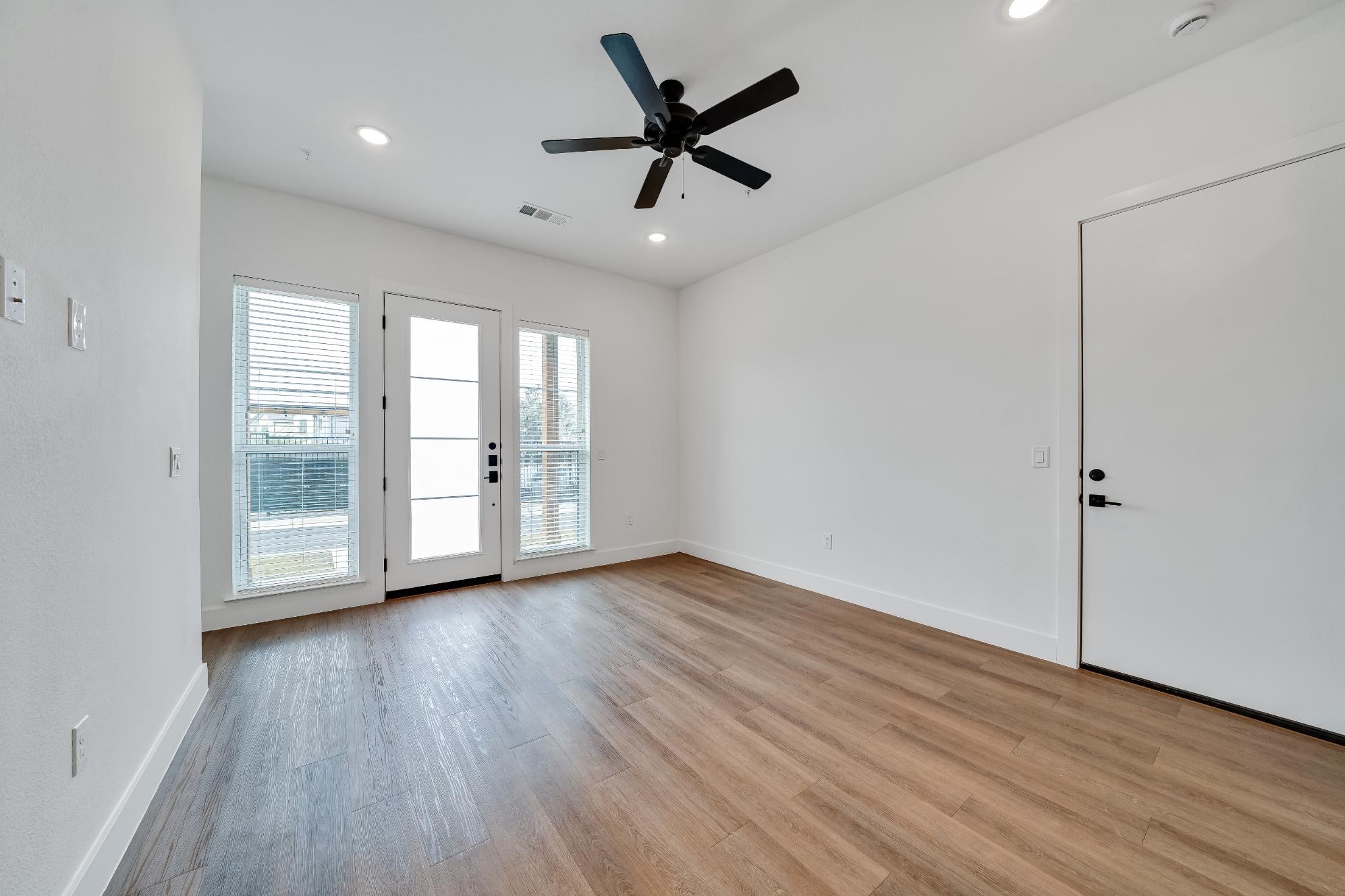 1601-621 Mustang Drive Property Photo 4