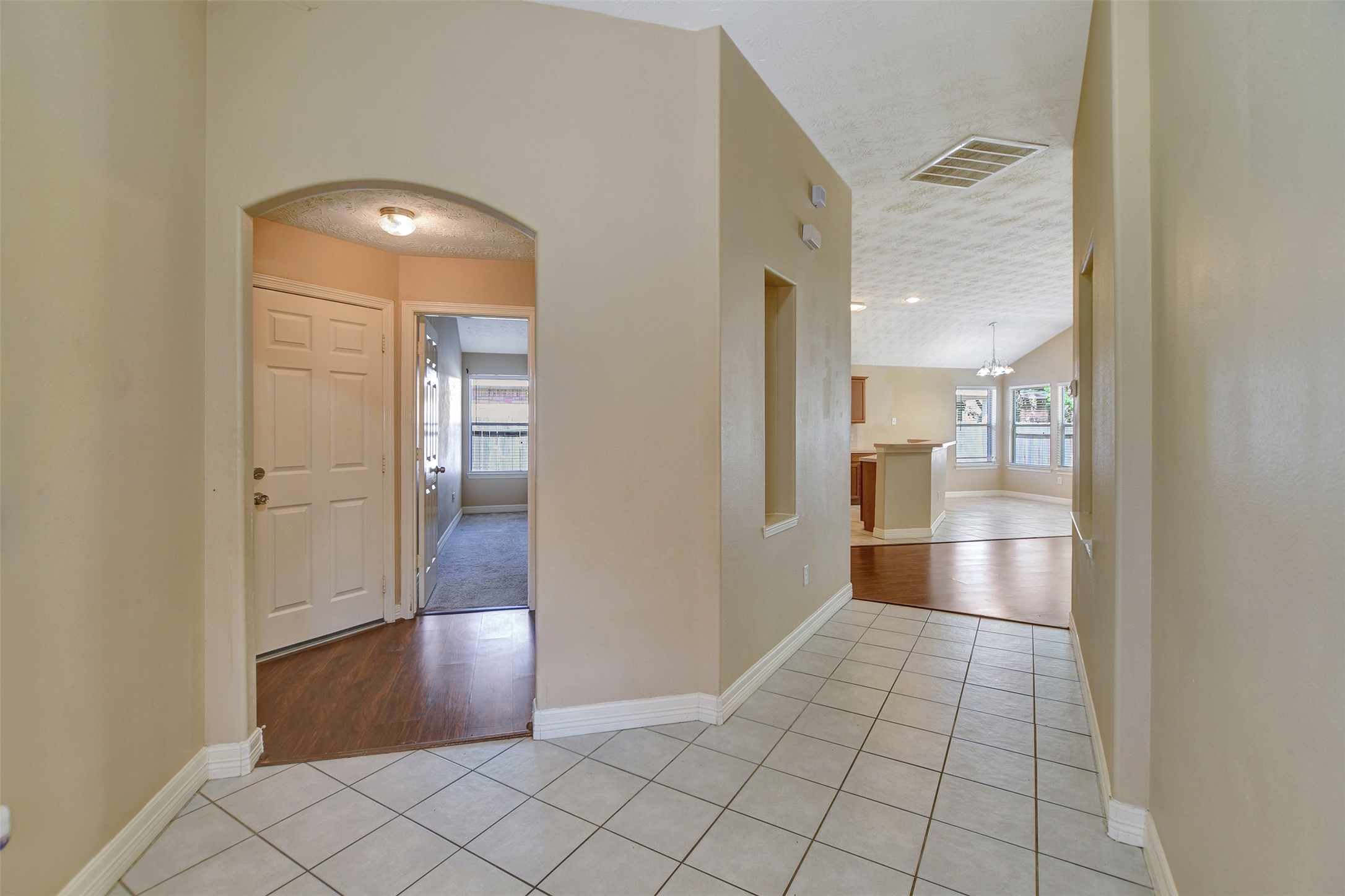 19017 Hammer Lane Property Photo 6