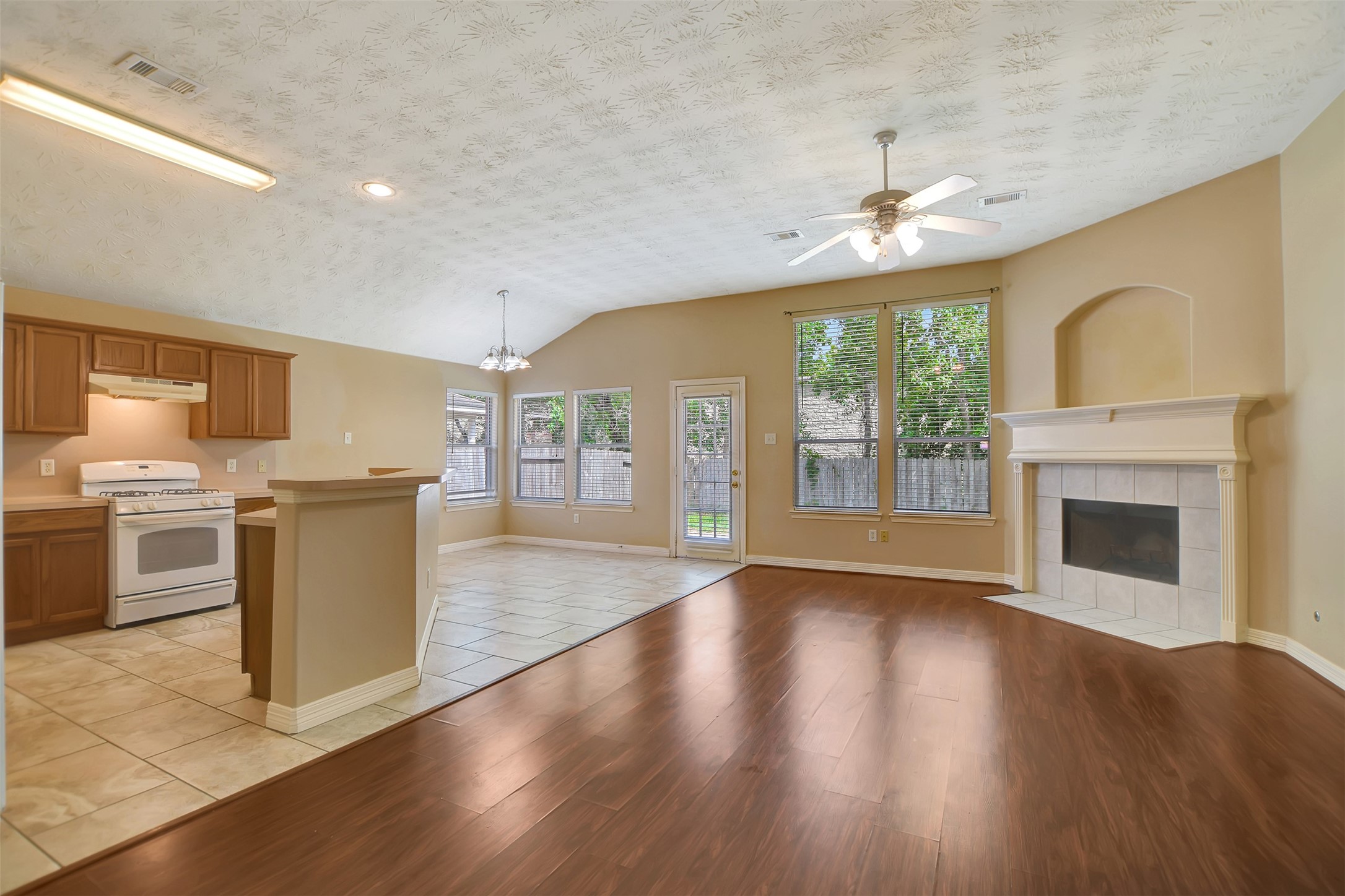 19017 Hammer Lane Property Photo 7
