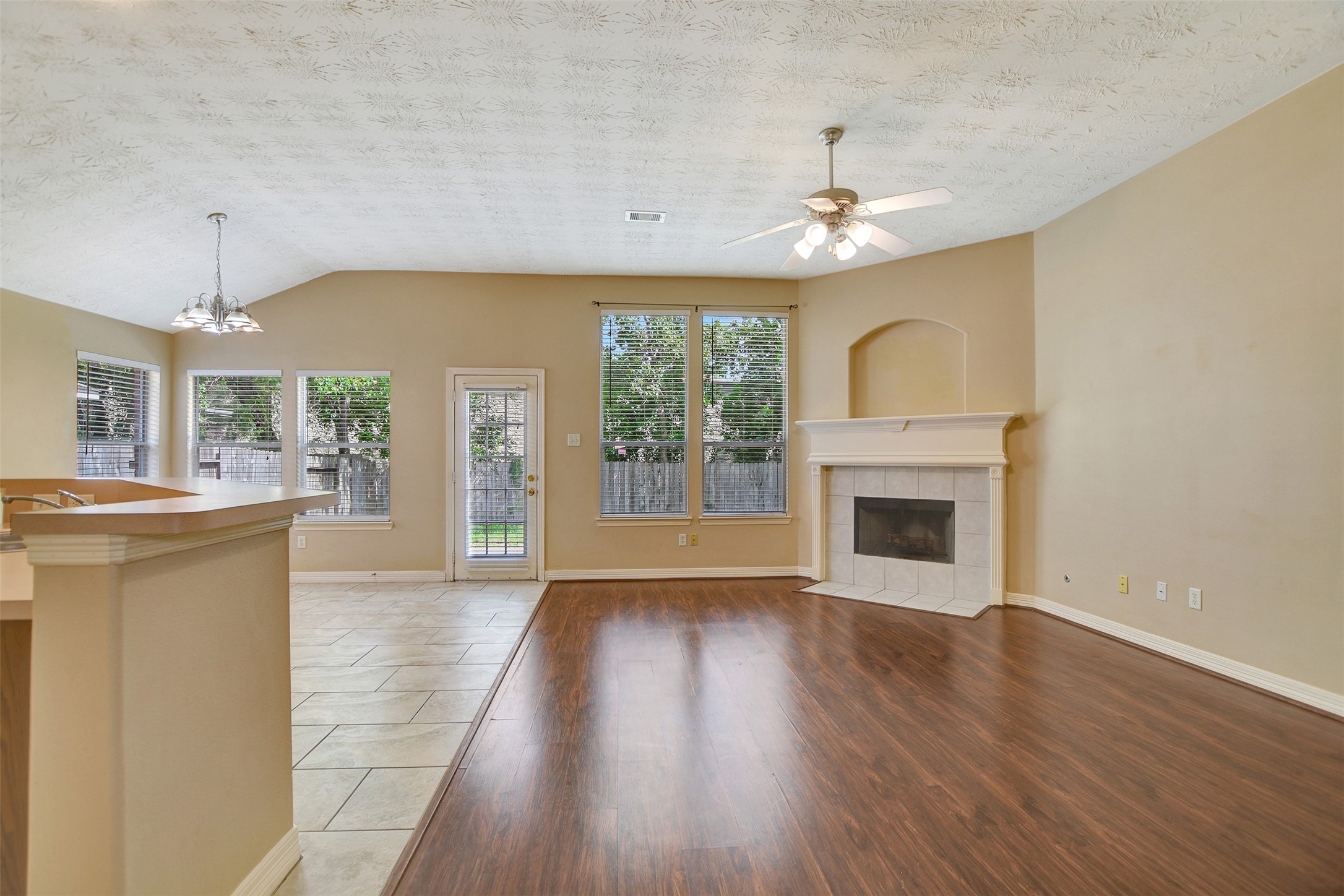 19017 Hammer Lane Property Photo 8