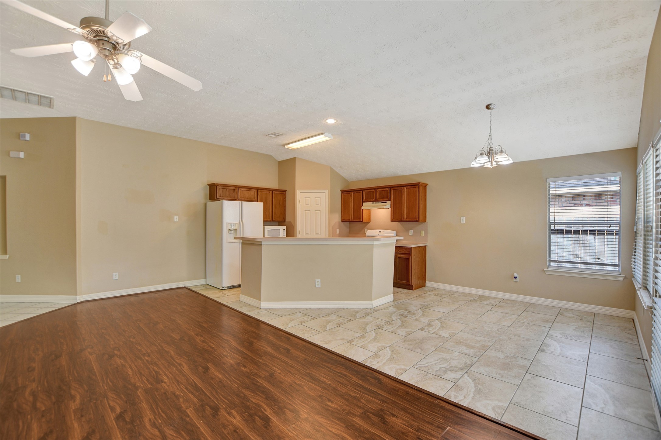 19017 Hammer Lane Property Photo 12