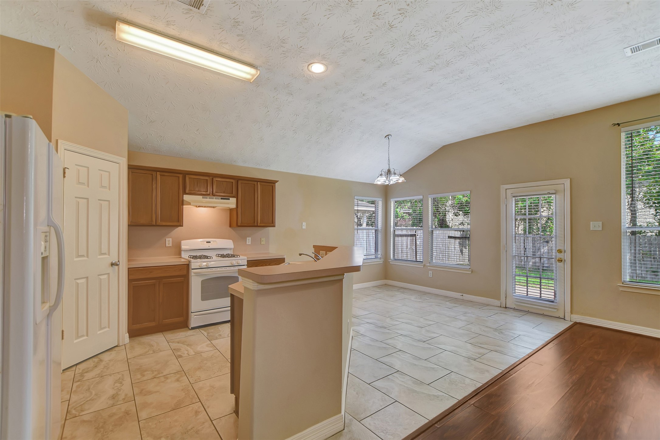 19017 Hammer Lane Property Photo 15
