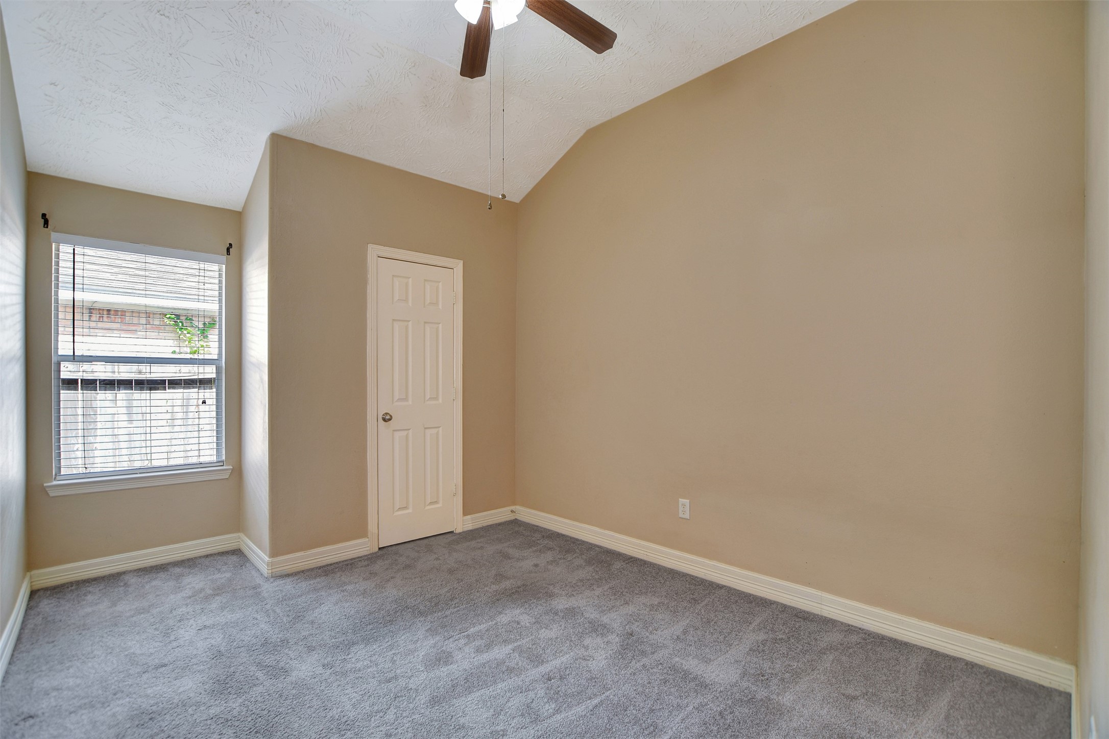 19017 Hammer Lane Property Photo 28