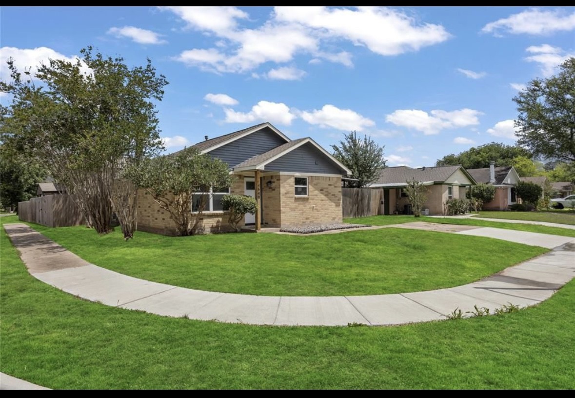 4640 Orange Circle S Property Photo 2