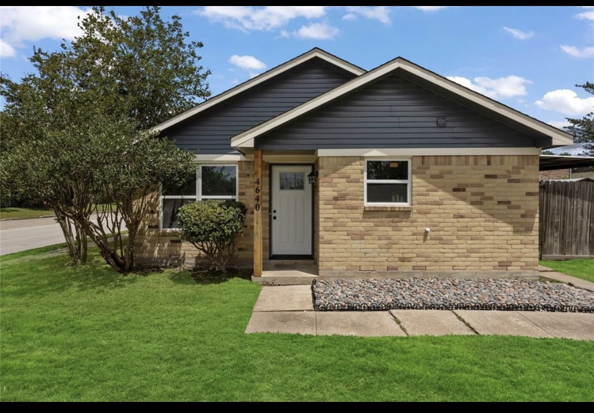 4640 Orange Circle S Property Photo 3