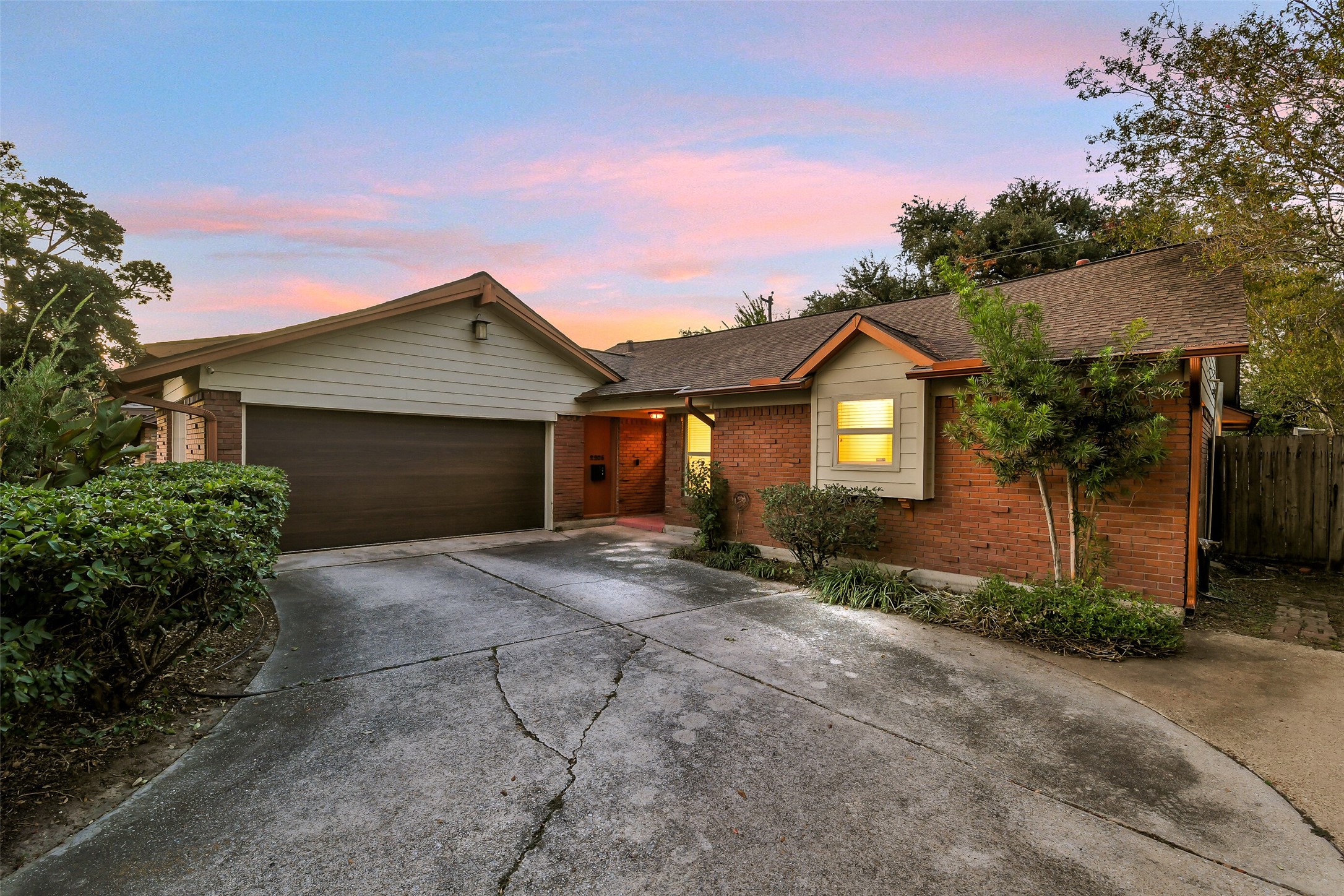 2205 Lazybrook Drive Property Photo 2