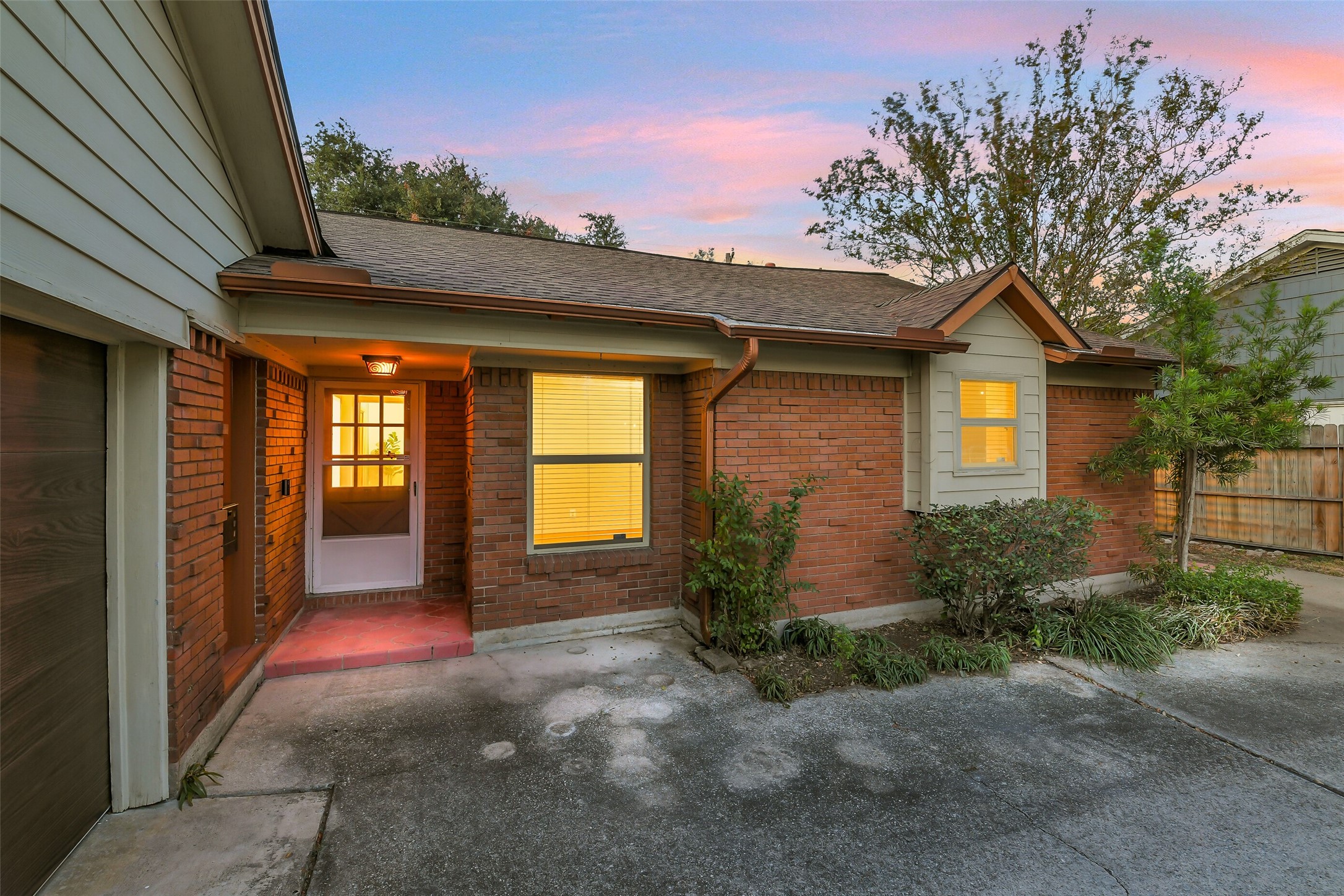 2205 Lazybrook Drive Property Photo 3