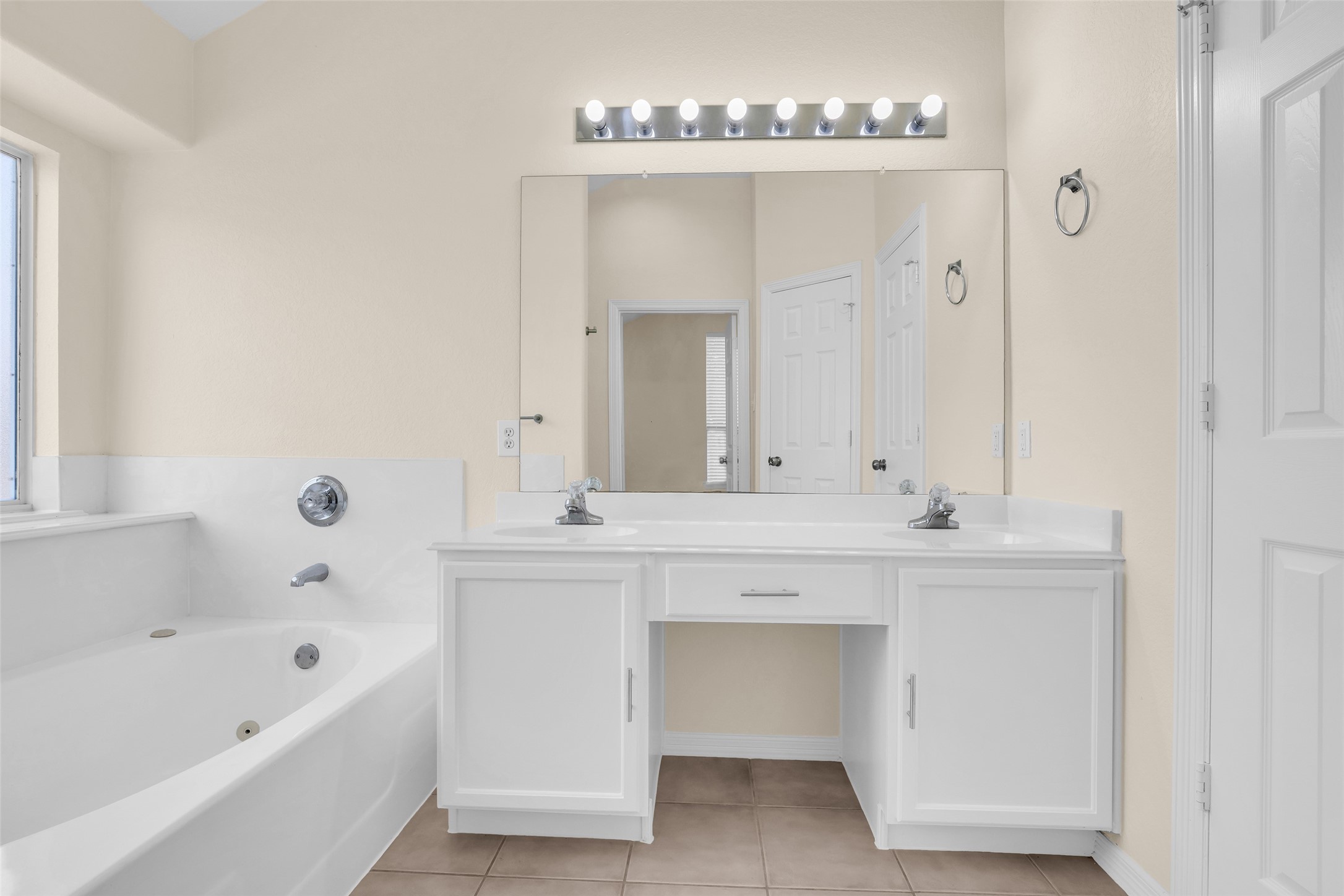 6003 Decker Ridge Court Property Photo 4