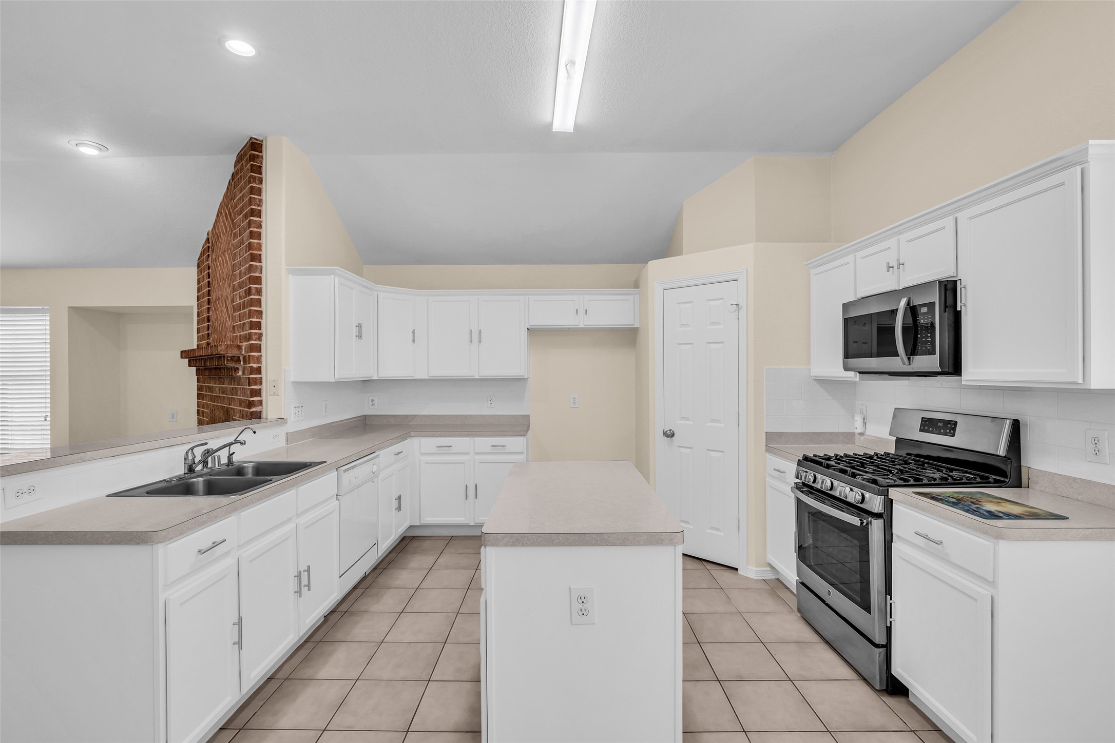 6003 Decker Ridge Court Property Photo 11