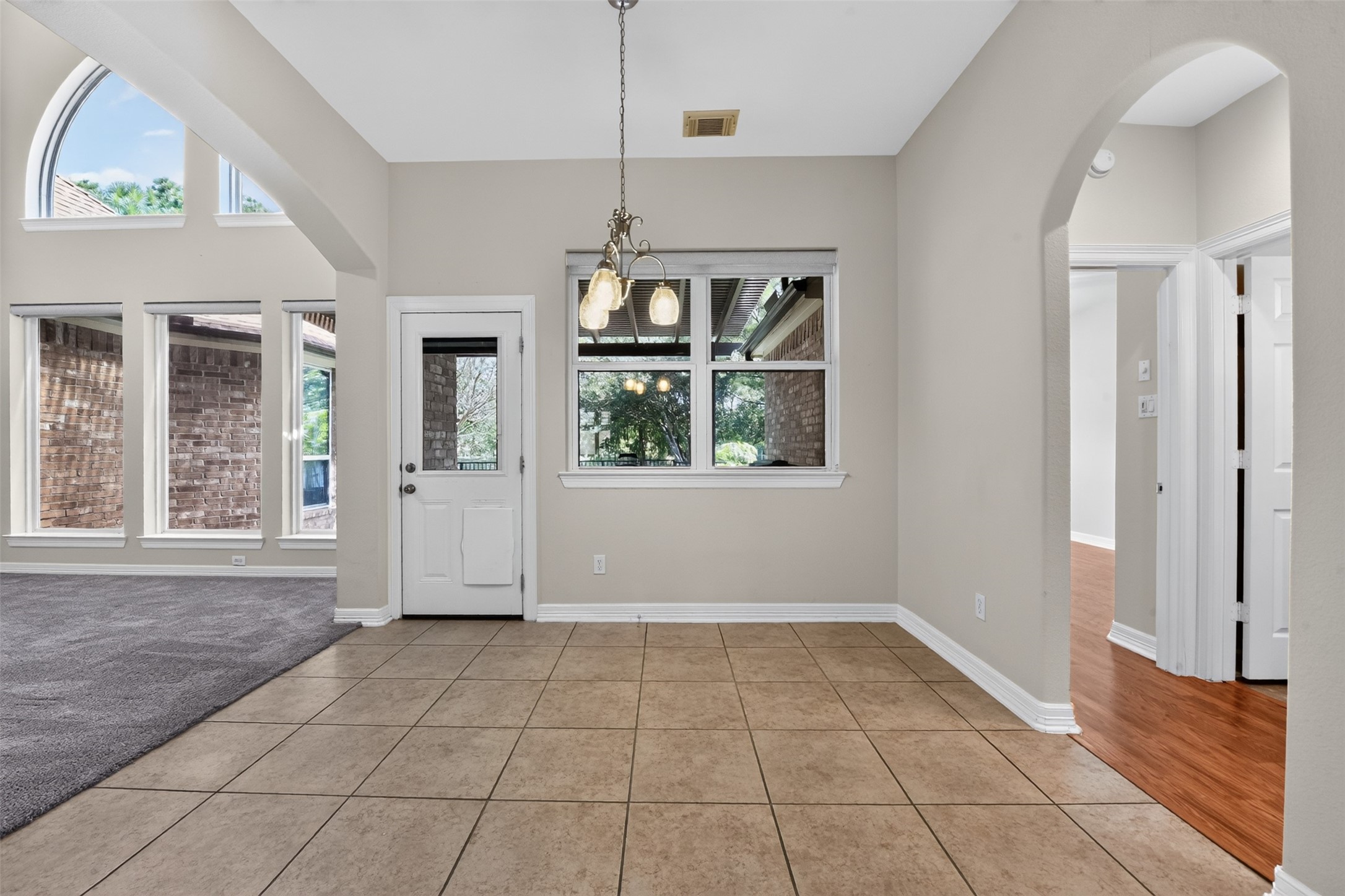 12009 Cedar Creek Drive Property Photo 17