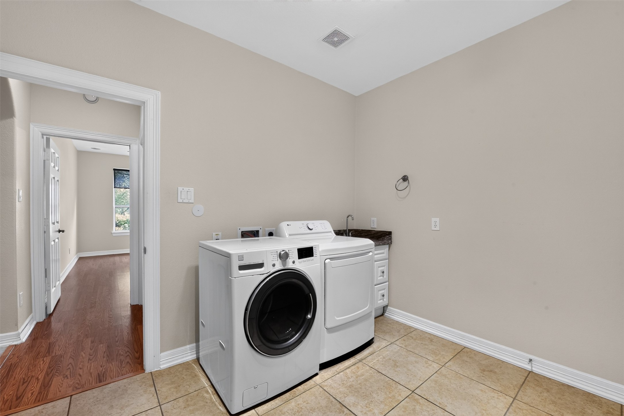 12009 Cedar Creek Drive Property Photo 33