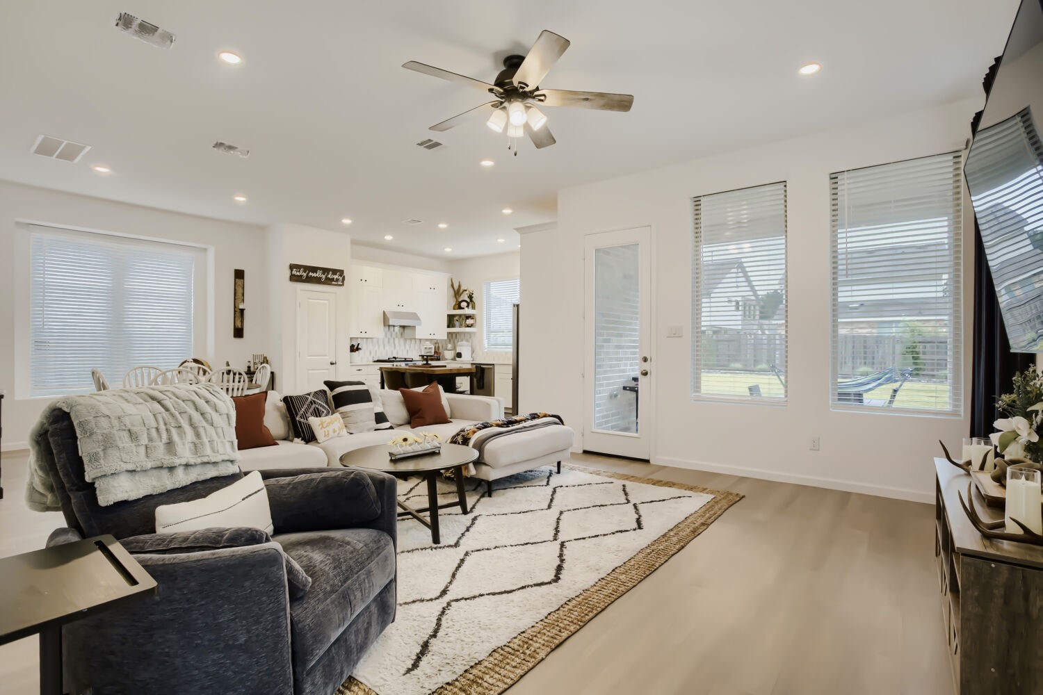4252 Waterlily Spring Way Property Photo 6