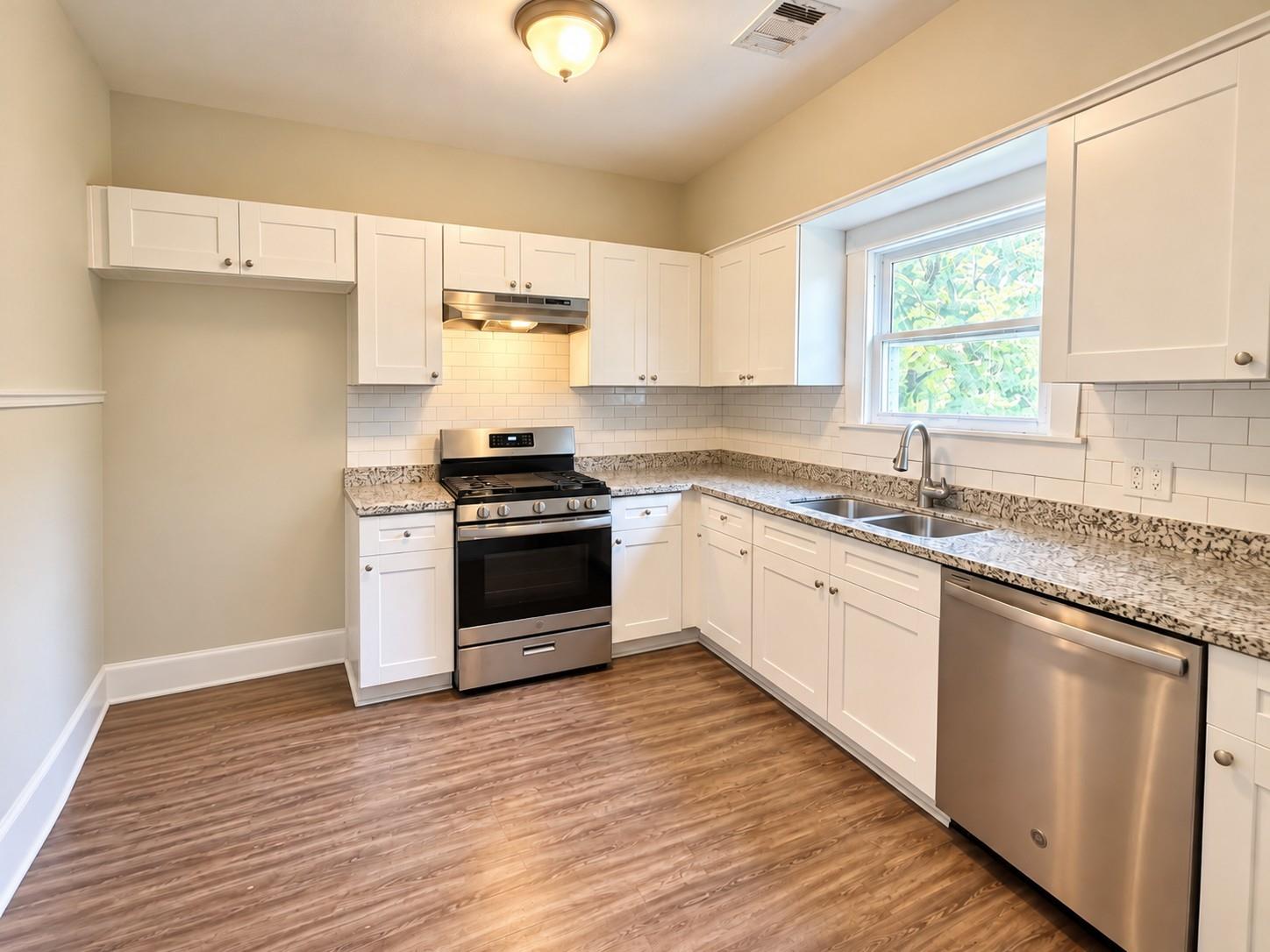 716 Olive Street Property Photo 4