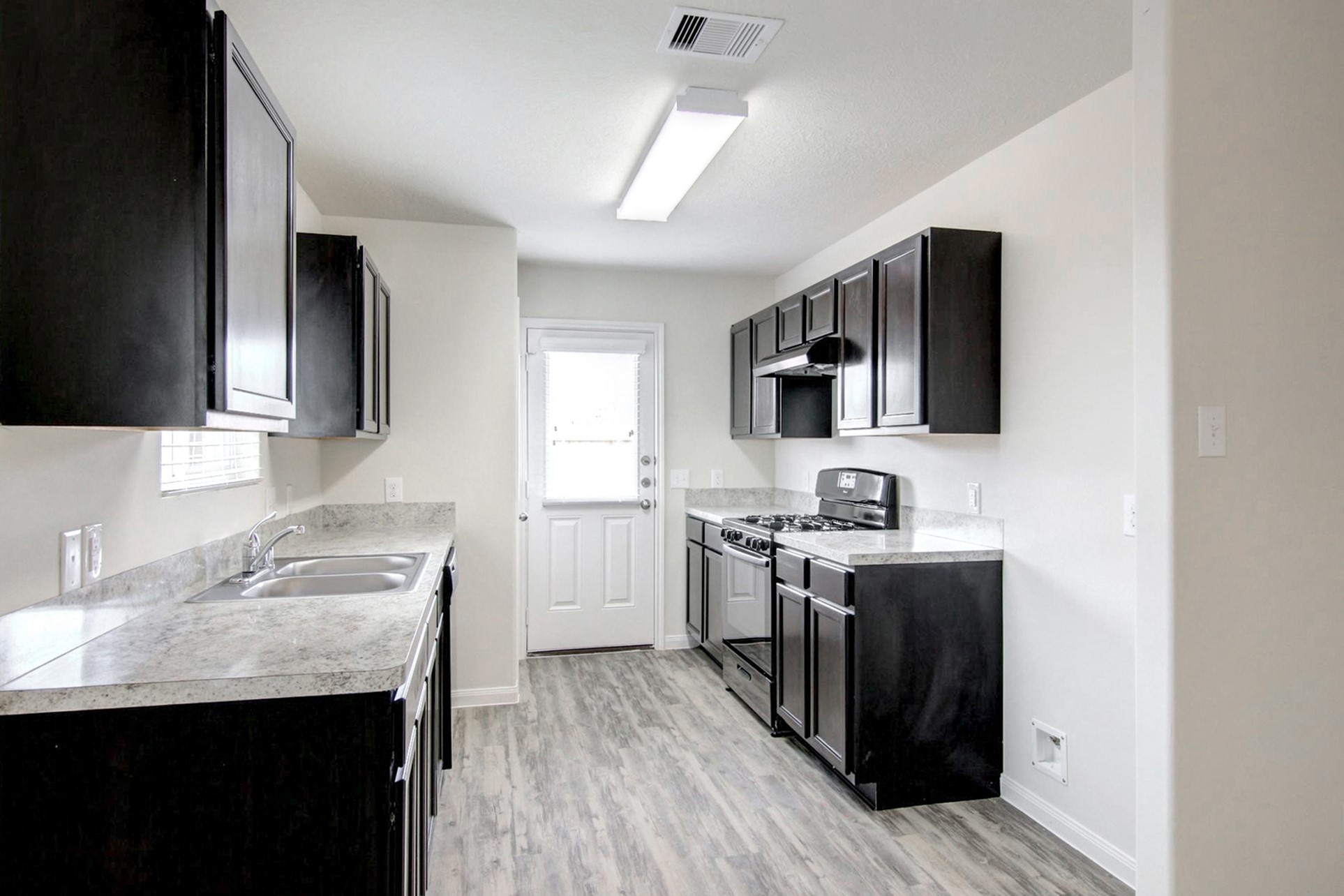 5807 Dawn Light Circle Property Photo 2