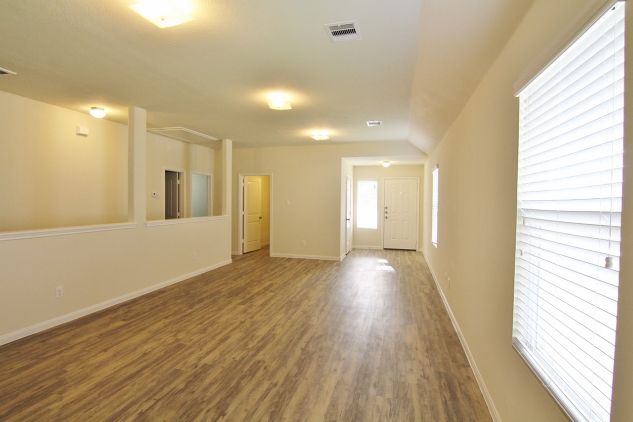 5807 Dawn Light Circle Property Photo 3