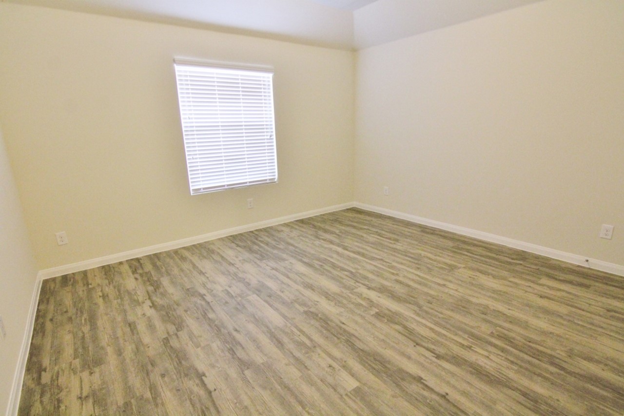 5807 Dawn Light Circle Property Photo 4