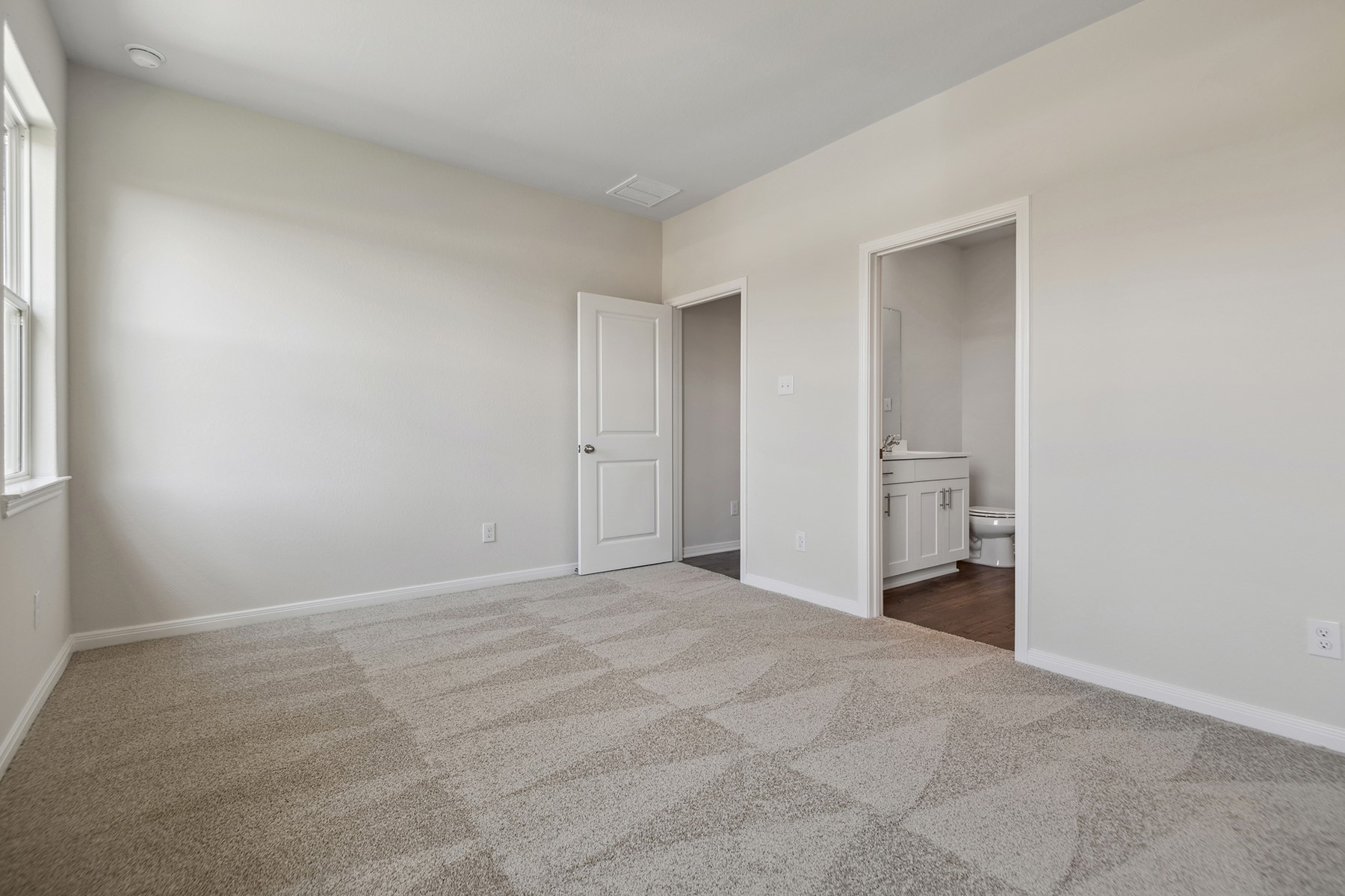 16446 Honeysuckle Hill Drive Property Photo 11