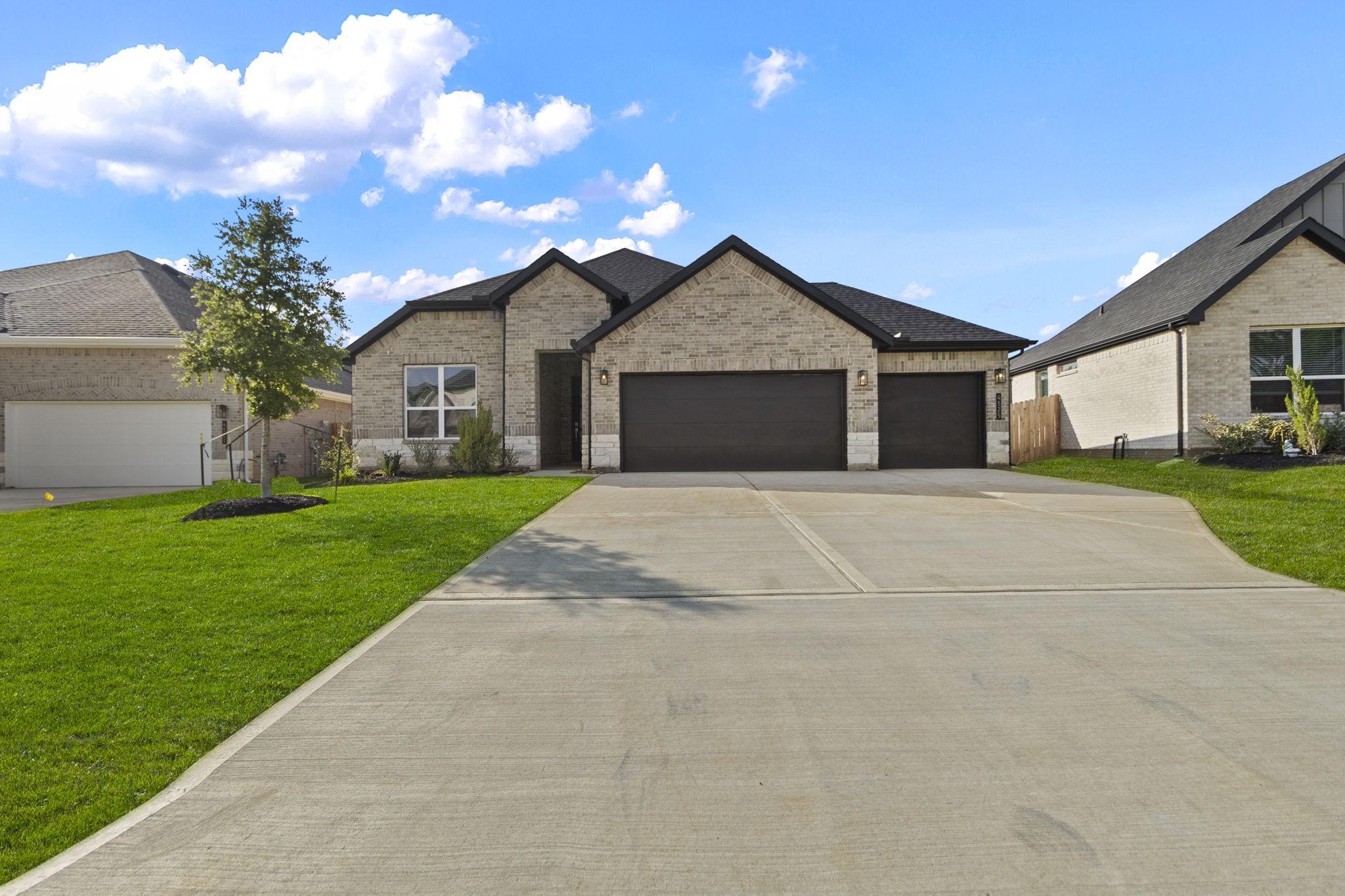 4525 Iguaza Falls Drive Property Photo 1