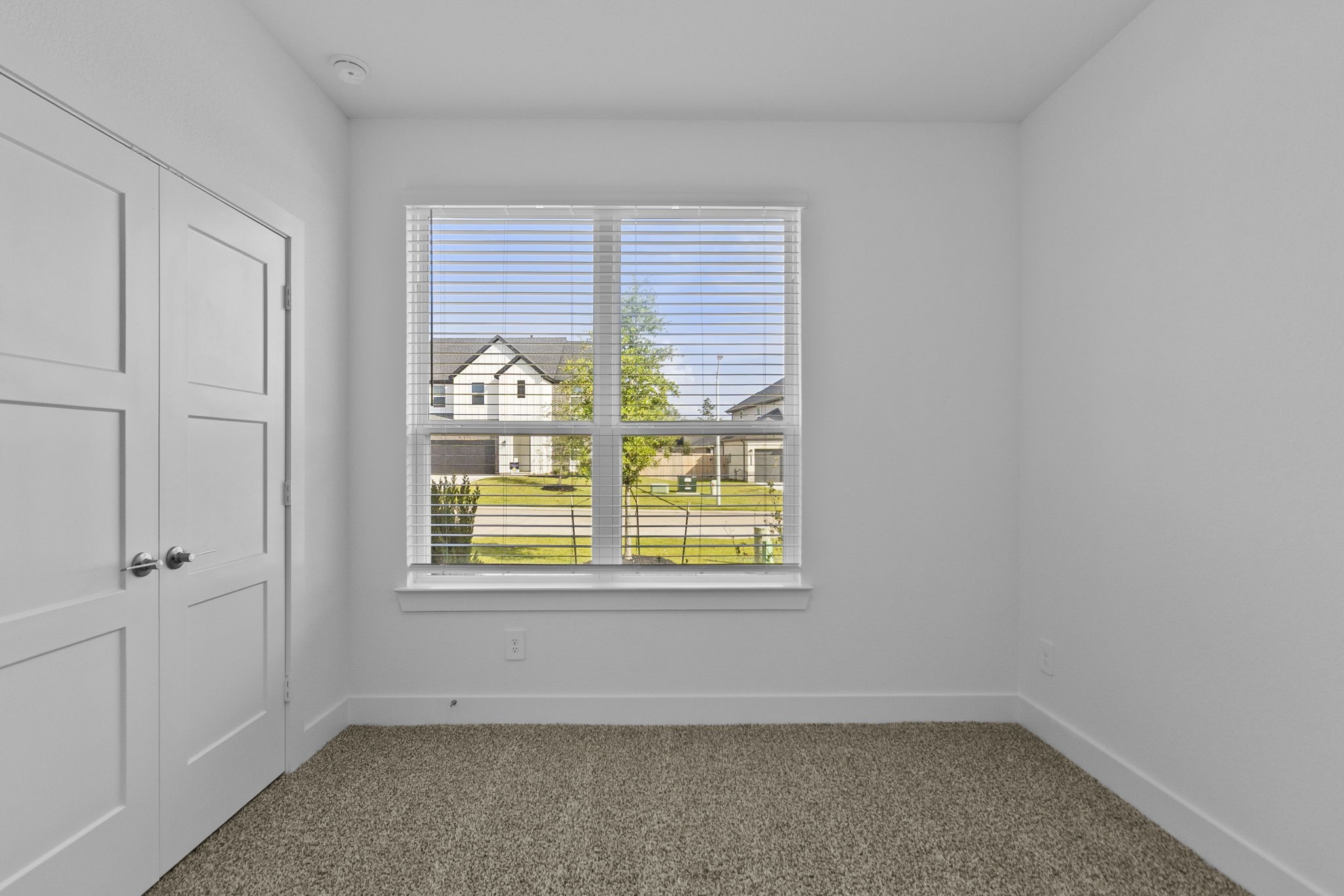 4525 Iguaza Falls Drive Property Photo 4