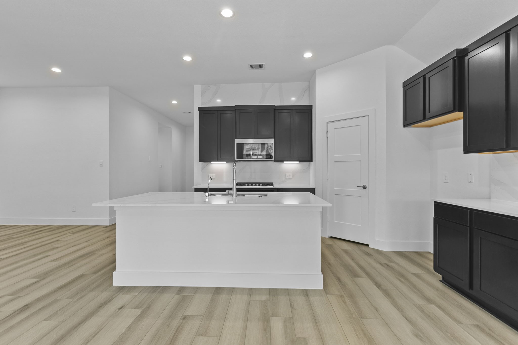 4525 Iguaza Falls Drive Property Photo 13
